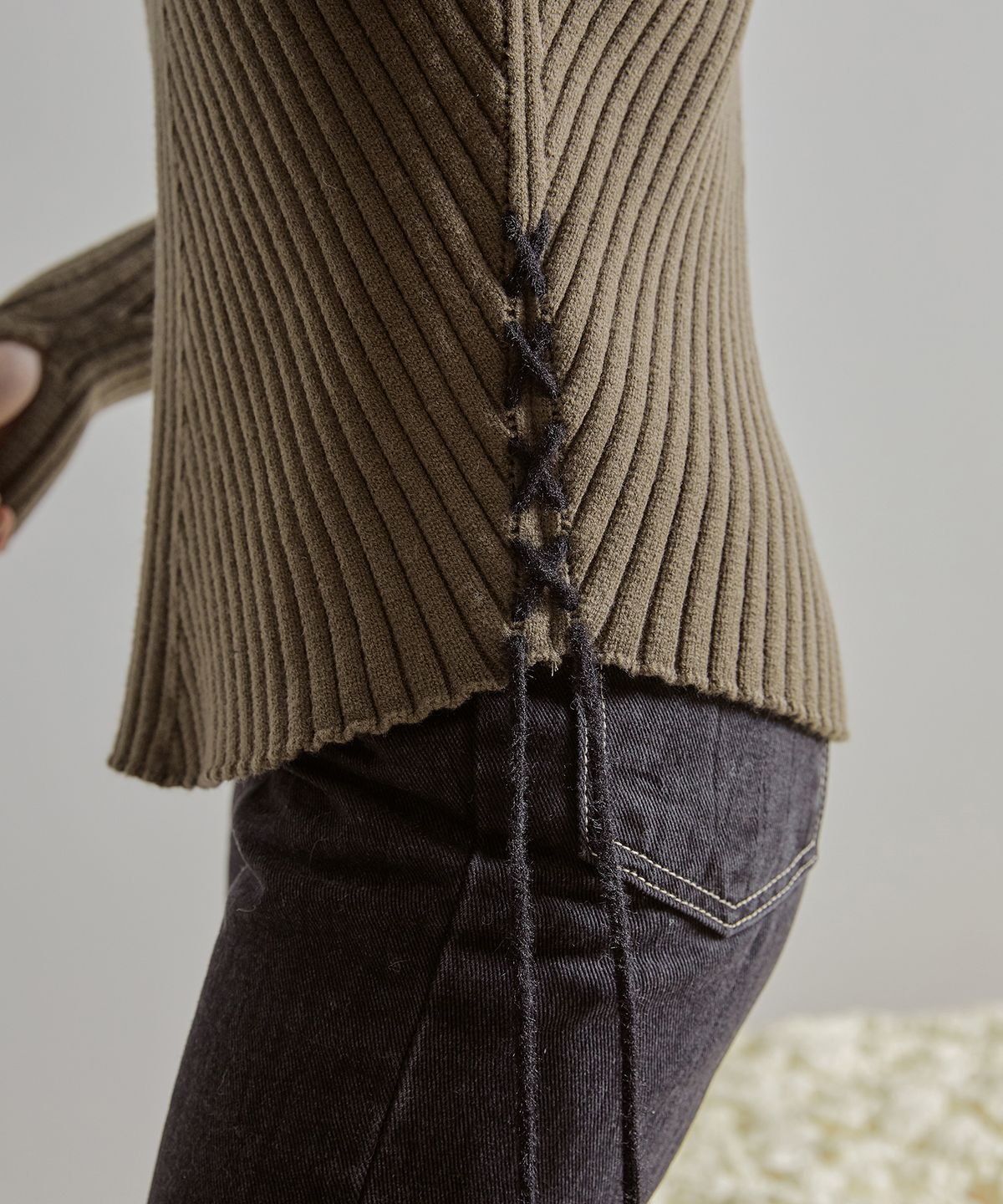 에트몽(ETMON) Slit Sleeve Side Strap Knit Top  Khaki
