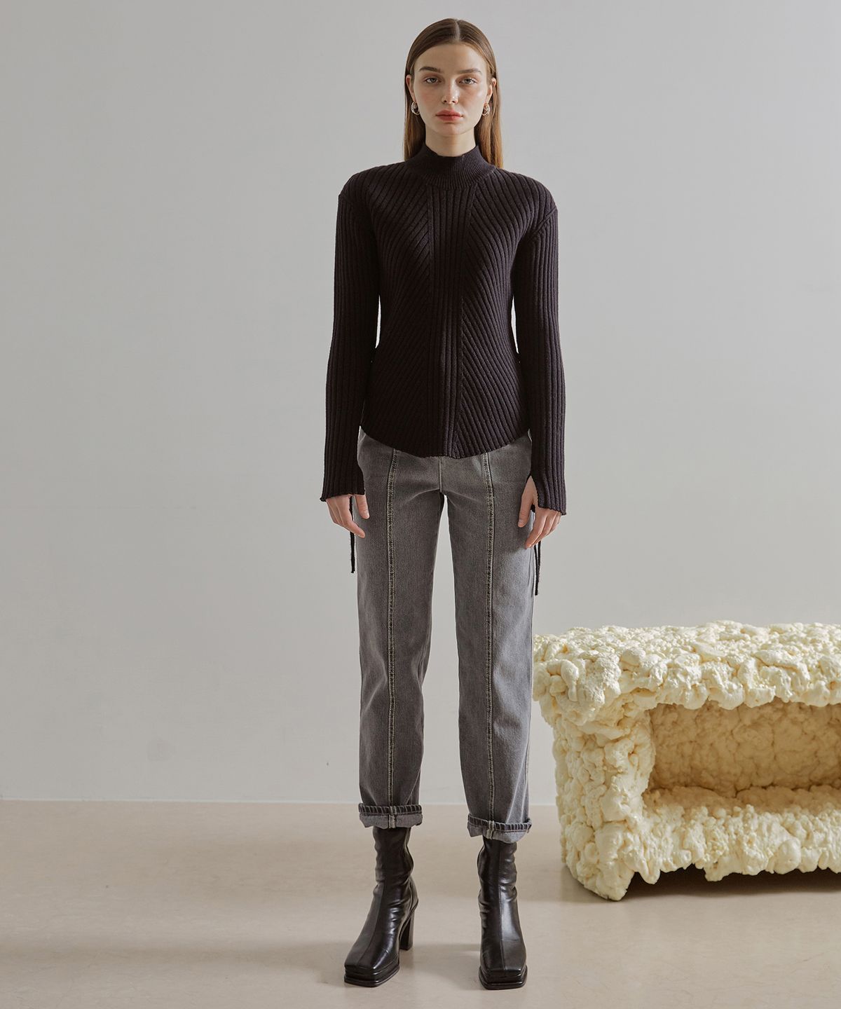 에트몽(ETMON) Slit Sleeve Side Strap Knit Top  Black