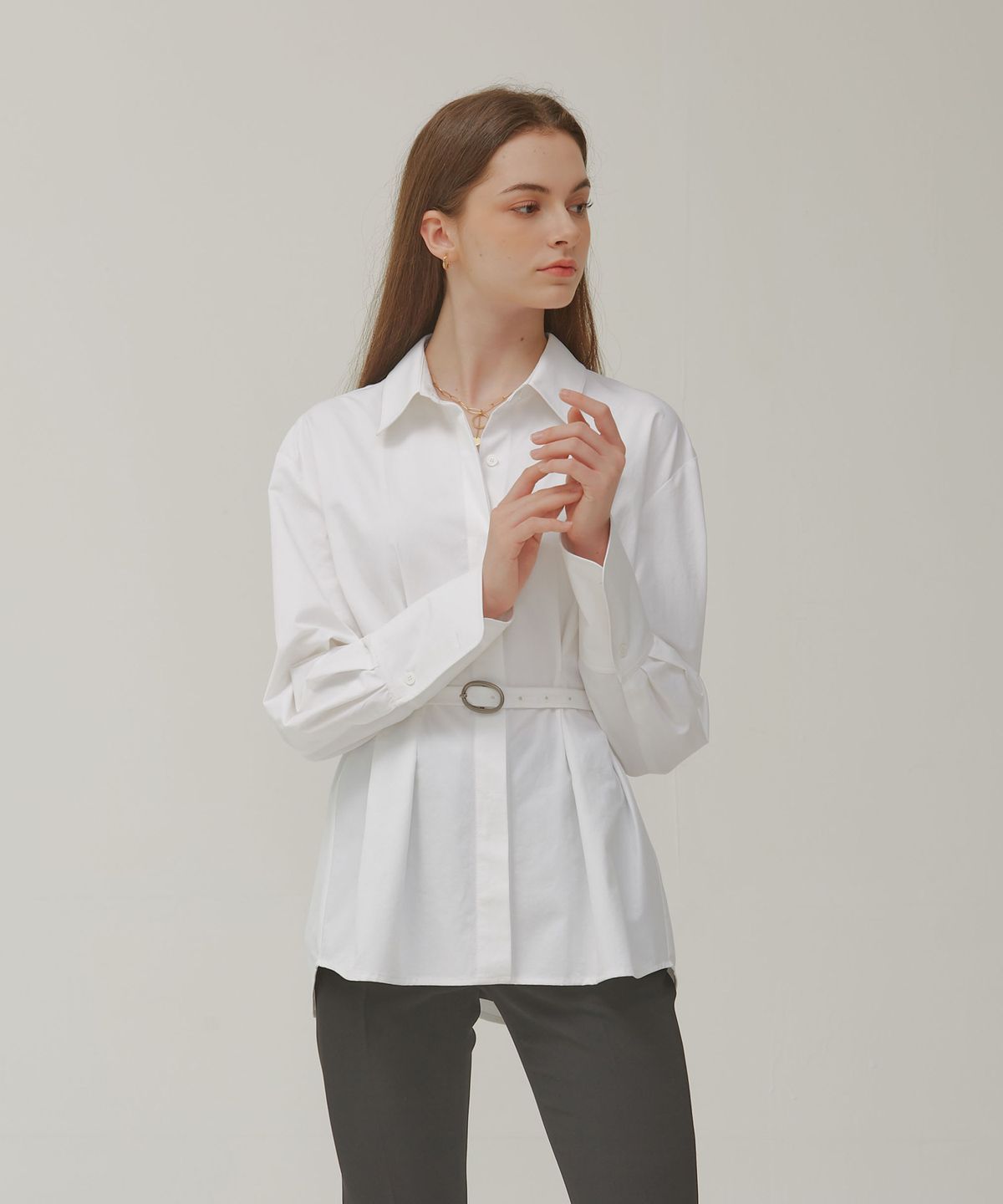 포지티브 바이브(POSITIVE VIBE) Waist tuck detail shirt(White)