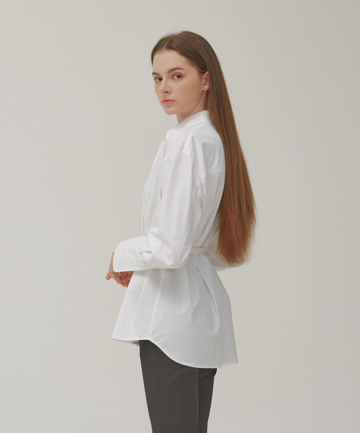 포지티브 바이브(POSITIVE VIBE) Waist tuck detail shirt(White)