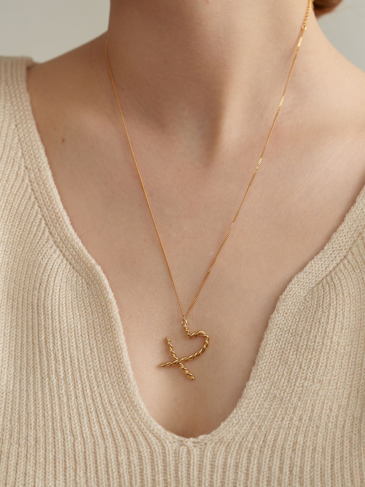 리엔느와르(leeENoir) Pretzel Heart Necklace (2color)
