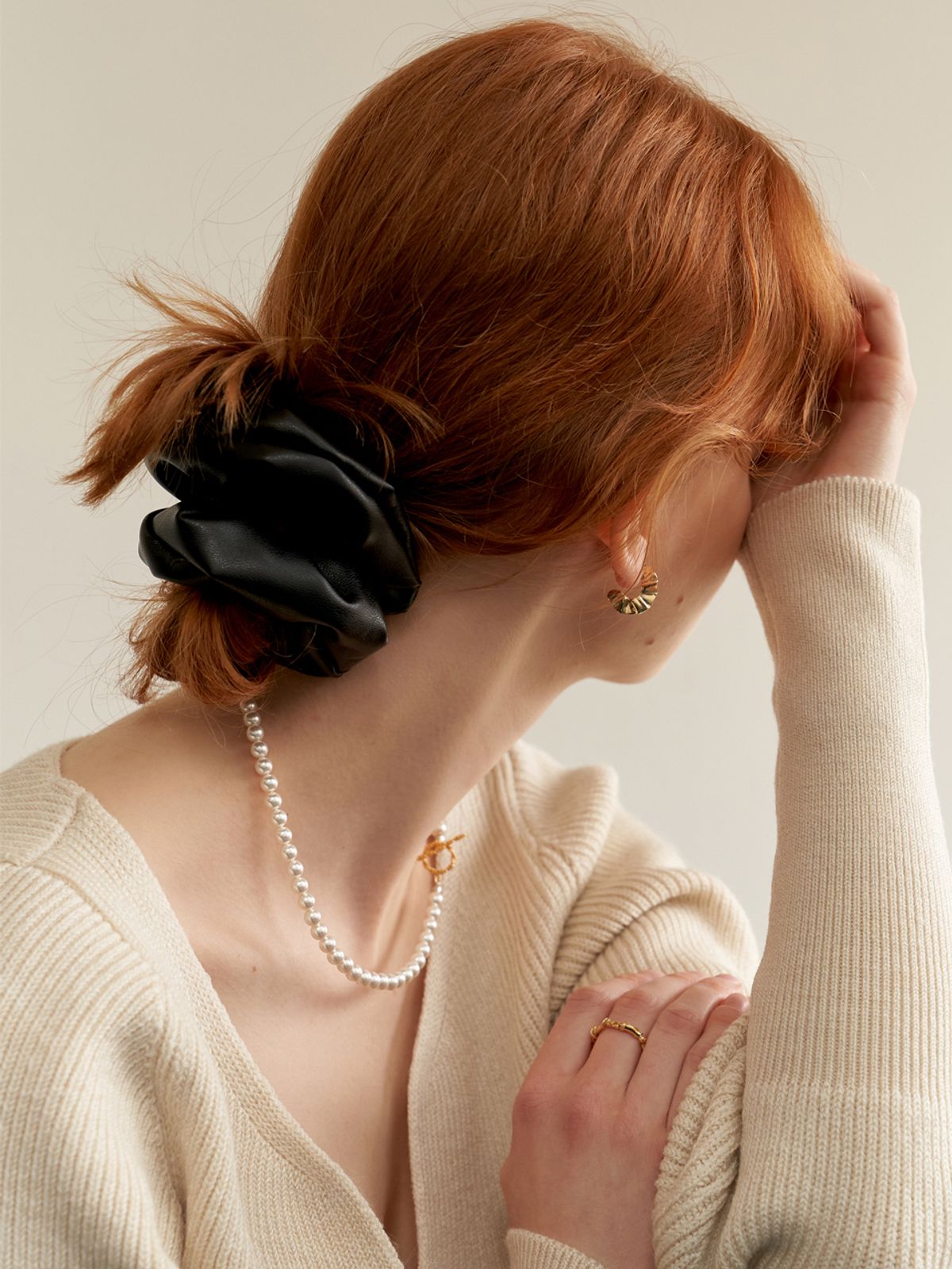 리엔느와르(leeENoir) Dot Toggle Pearl Necklace (2color)