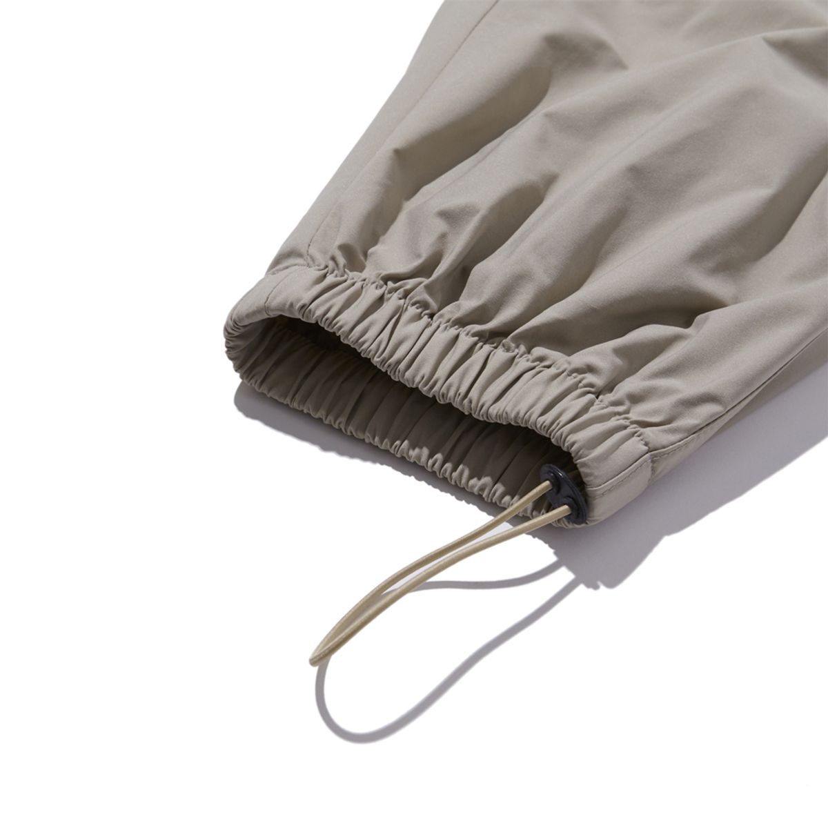 브라이언베리(BRIAN BERRY) BUTTON BANDING PANTS_BEIGE