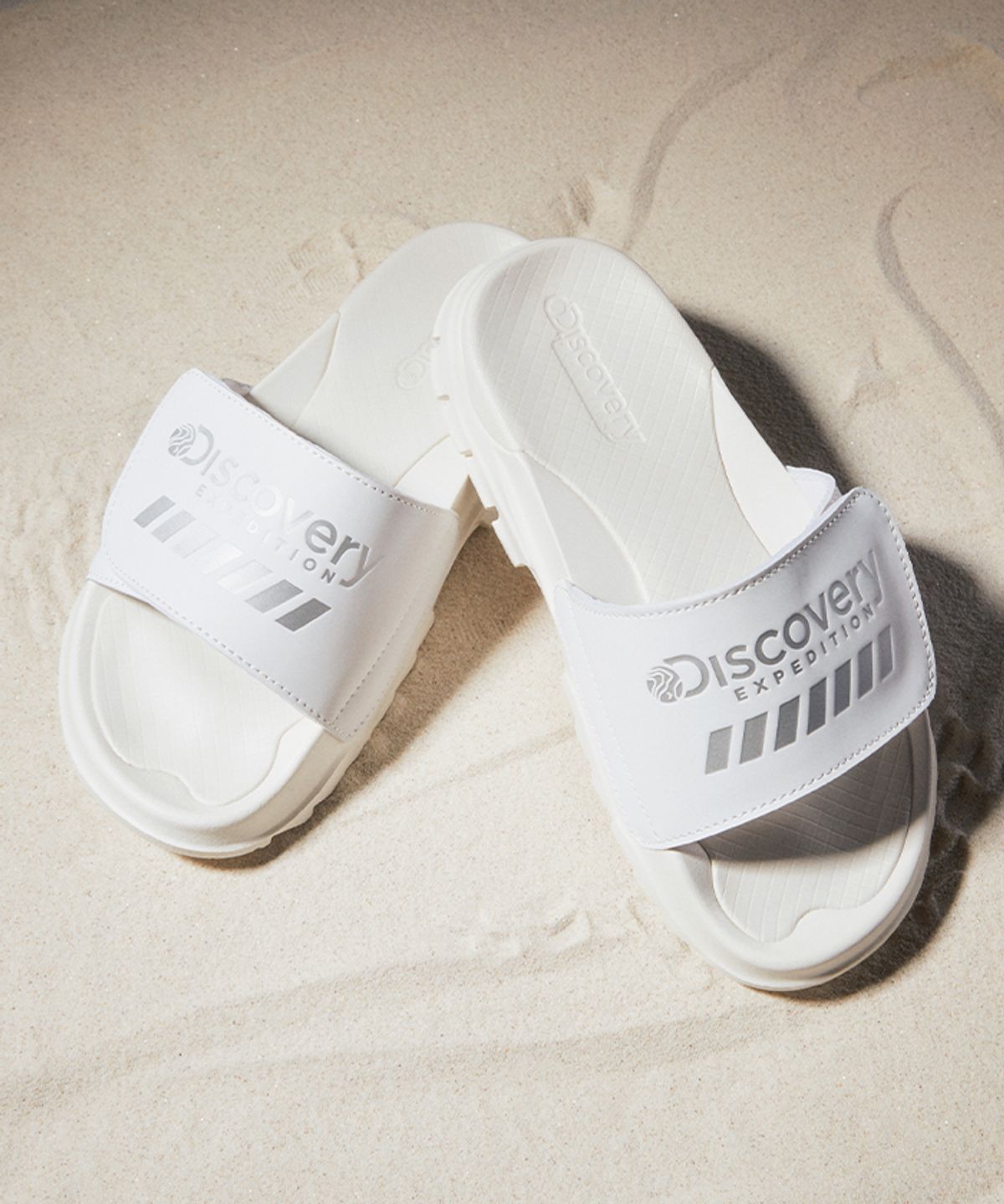 디스커버리 익스페디션(DISCOVERY EXPEDITION) 버킷 슬라이드 (WHITE)