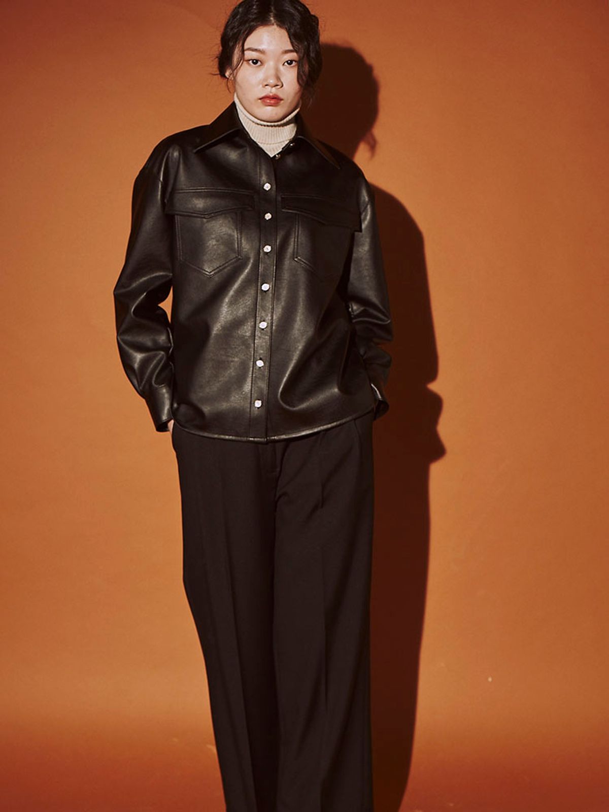 프린제이(PREENJ) PU LEATHER 오버핏 숏셔츠