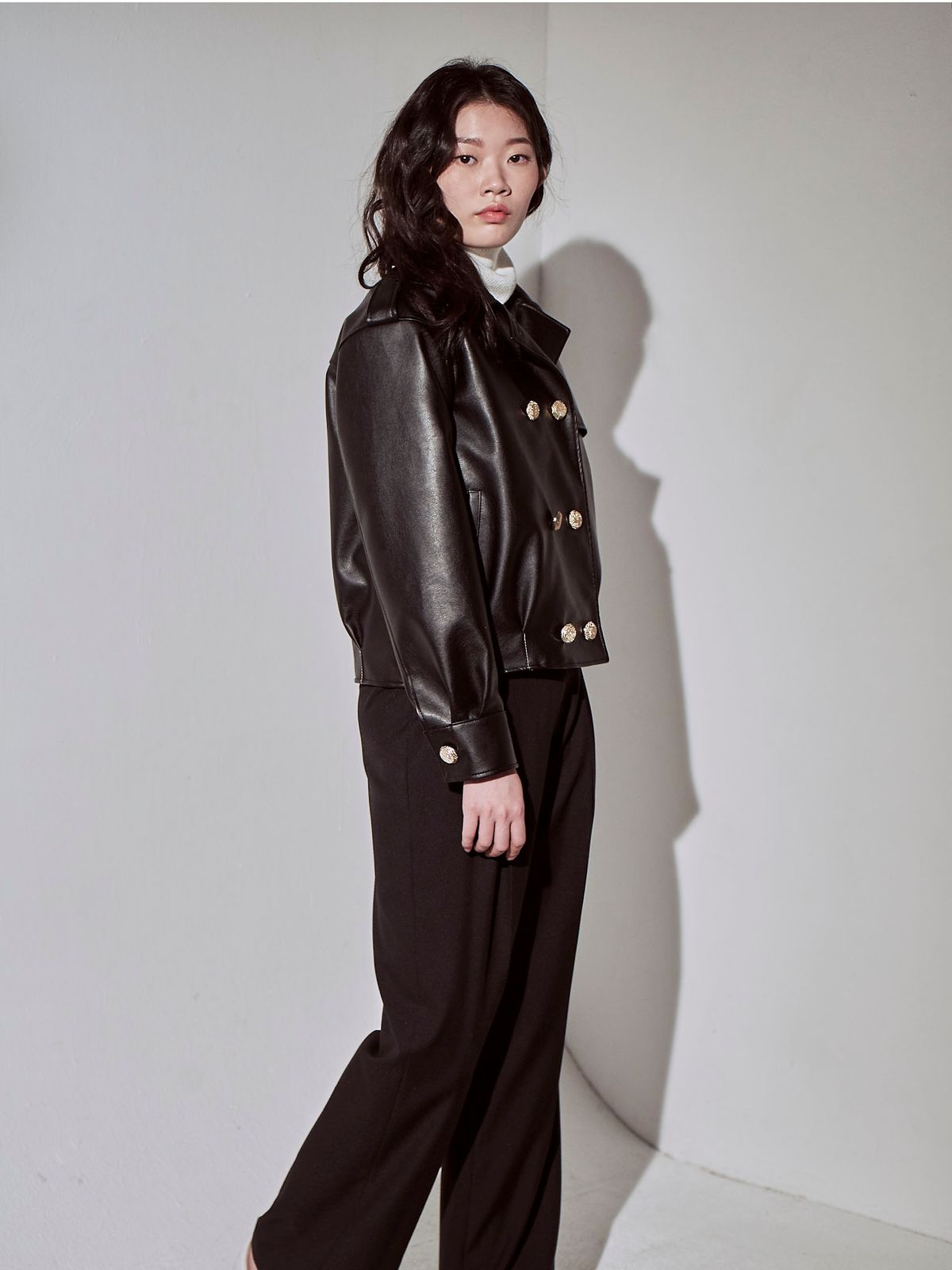 프린제이(PREENJ) PU LEATHER 크롭 터크 더블자켓
