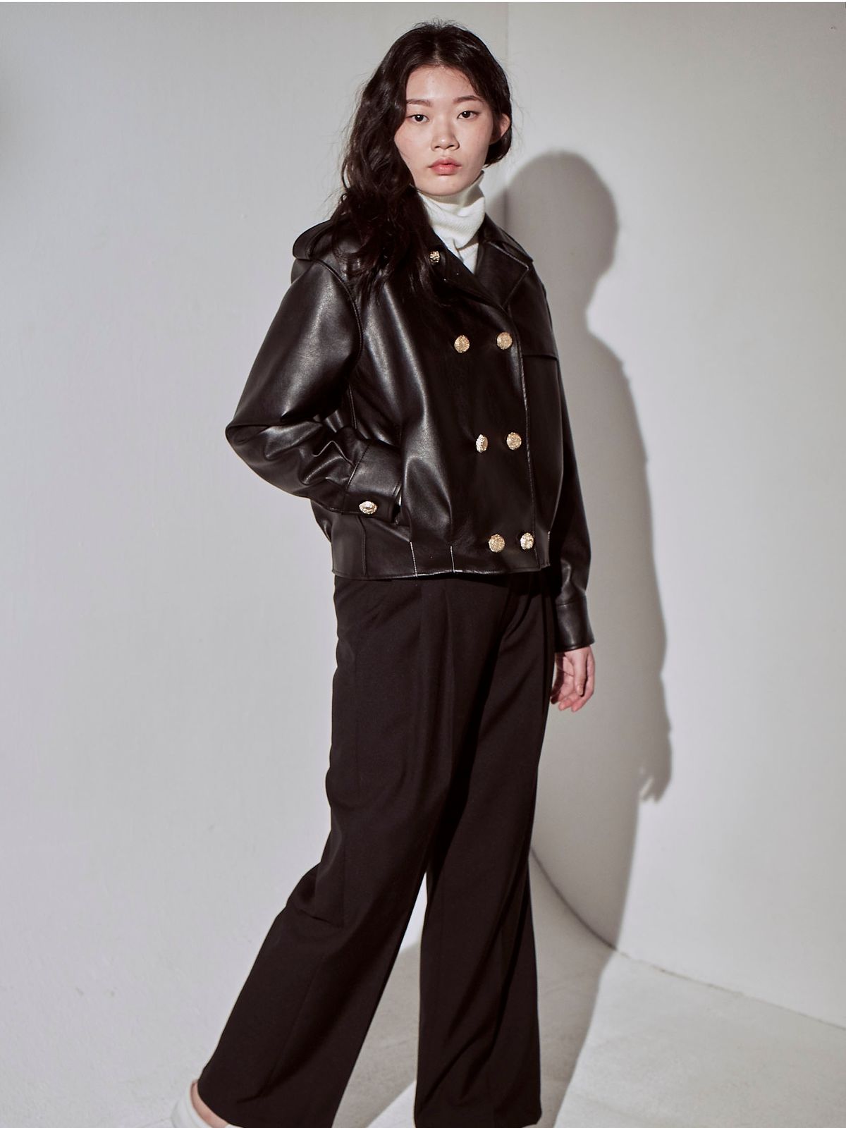 프린제이(PREENJ) PU LEATHER 크롭 터크 더블자켓