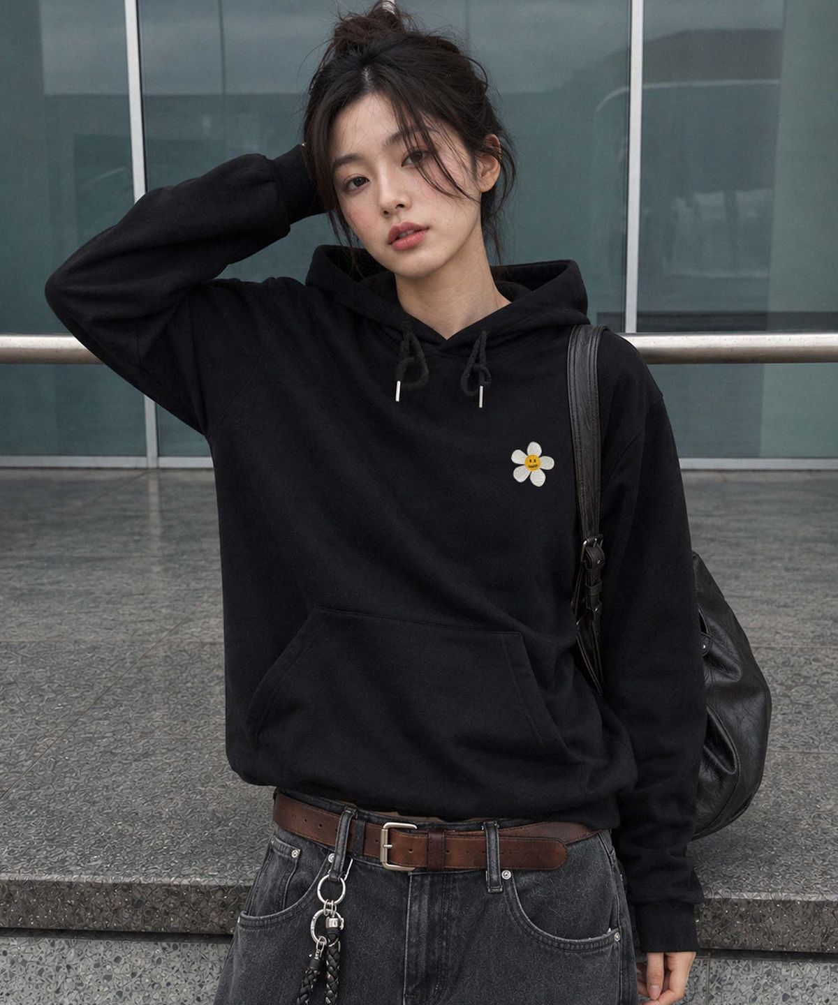그레이버(GRAVER) [UNISEX]플라워도트 자수 후드티_블랙