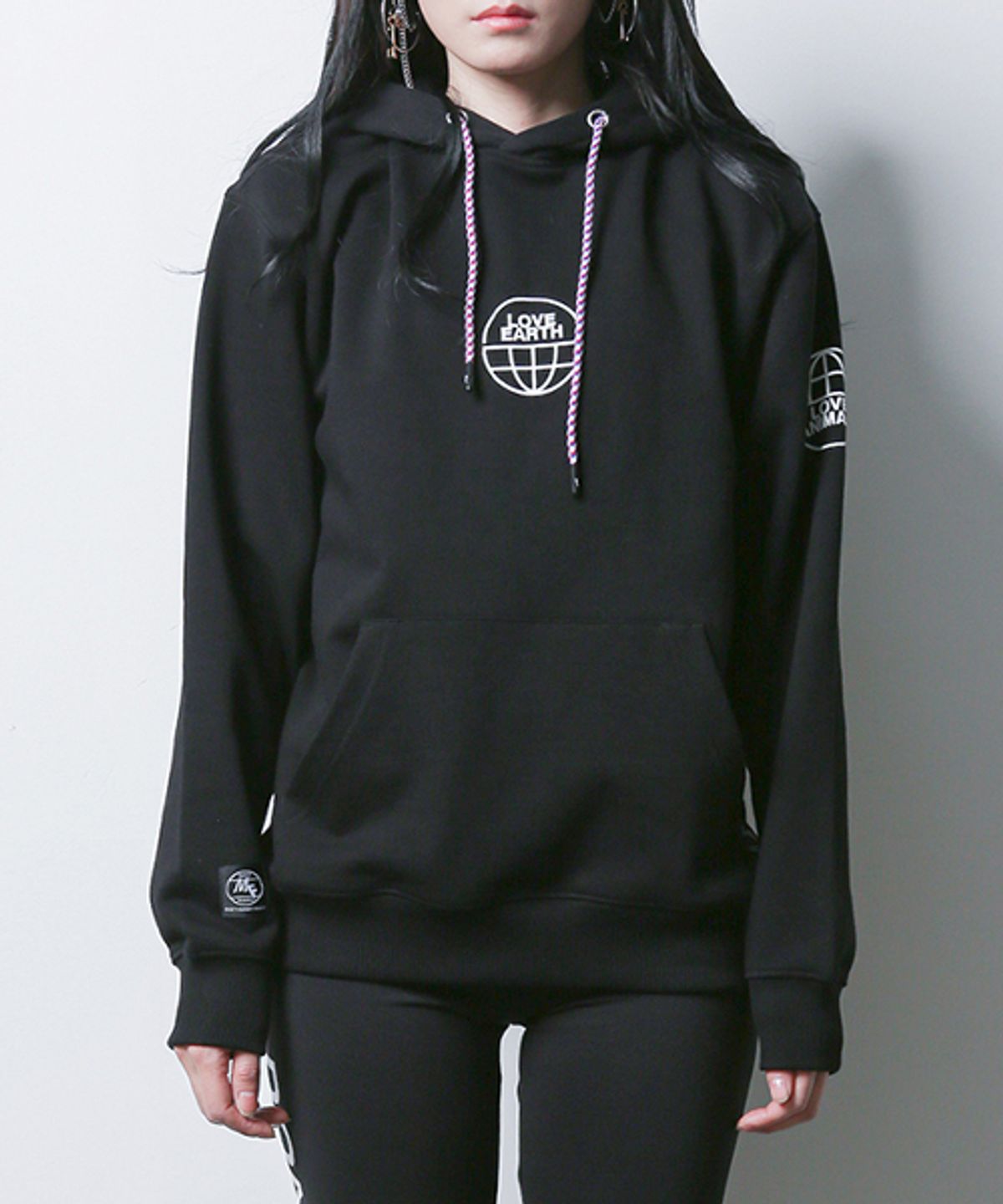 몽키플라워(Monkey Flower) 공용 러브 몽키펀치 루즈핏 후드 BLACK / MS1WHD01U81