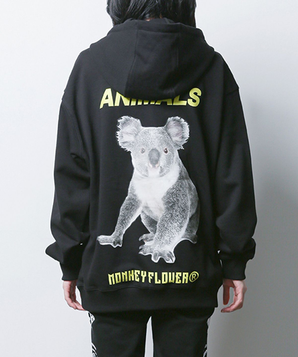 몽키플라워(Monkey Flower) 공용 러브 코알라 루즈핏 후드 BLACK / MS1WHD03U81