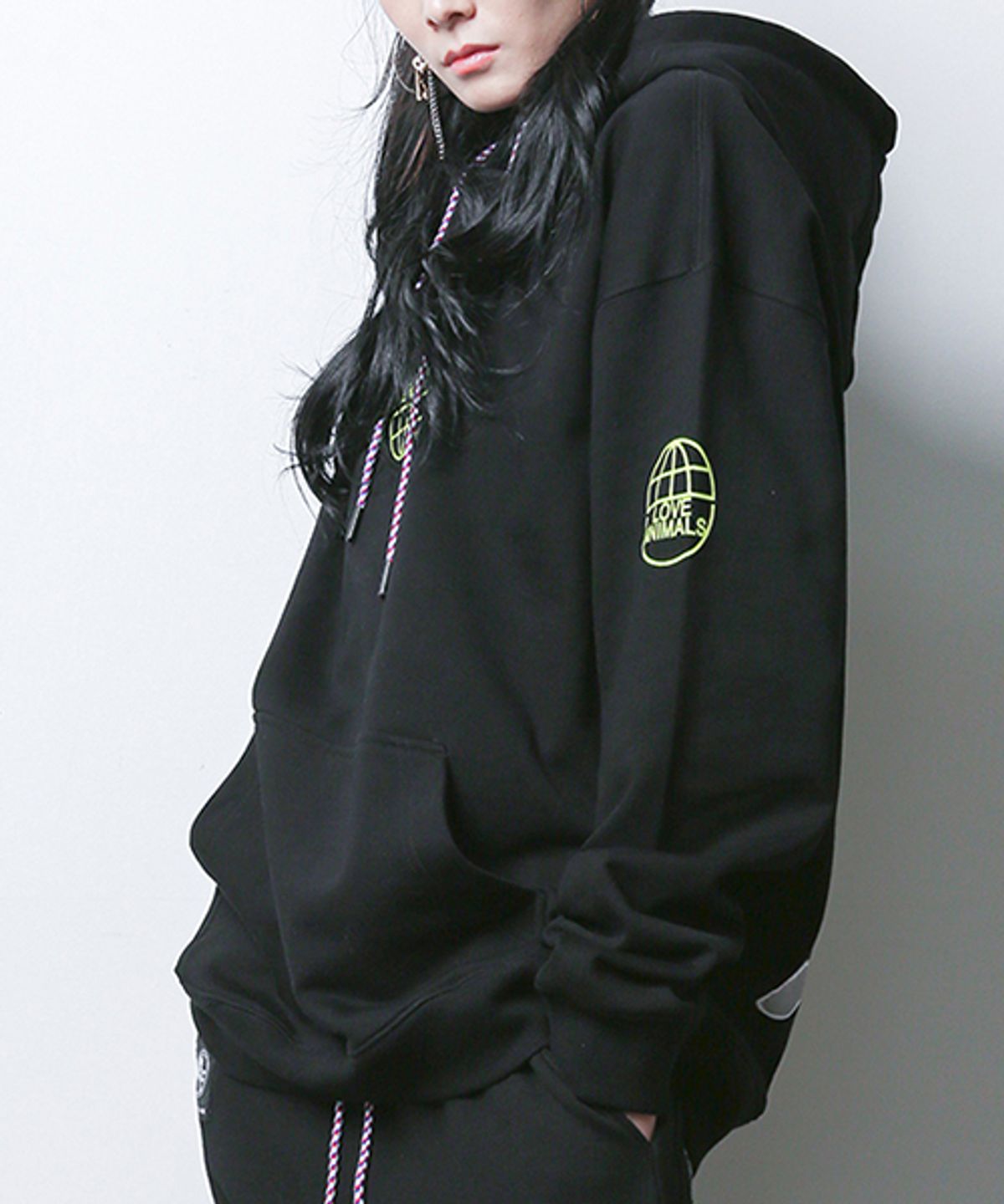 몽키플라워(Monkey Flower) 공용 러브 몽키 오버핏 후드 BLACK/ MS1WHD04U81