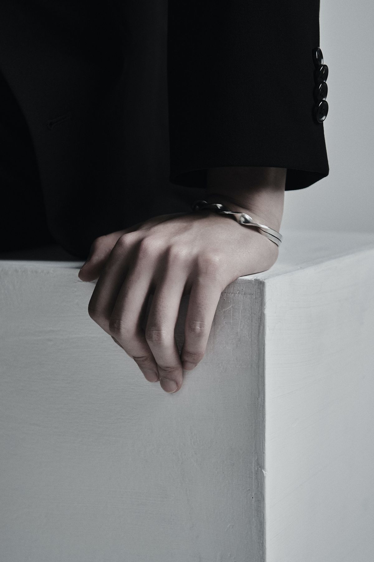 오버더라인(OVER THE LINE) One line Twist Bangle
