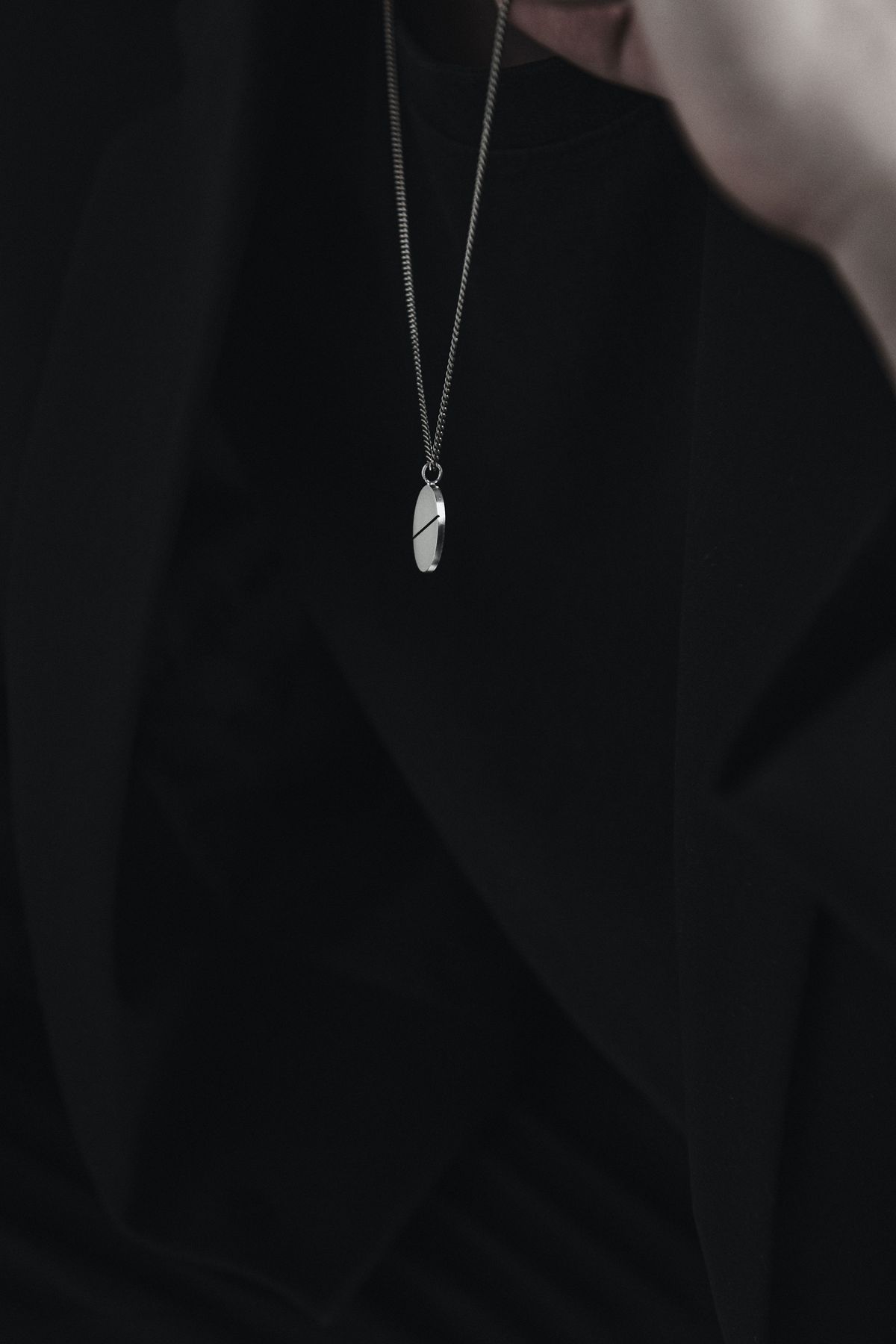 오버더라인(OVER THE LINE) One line Oval Pendant