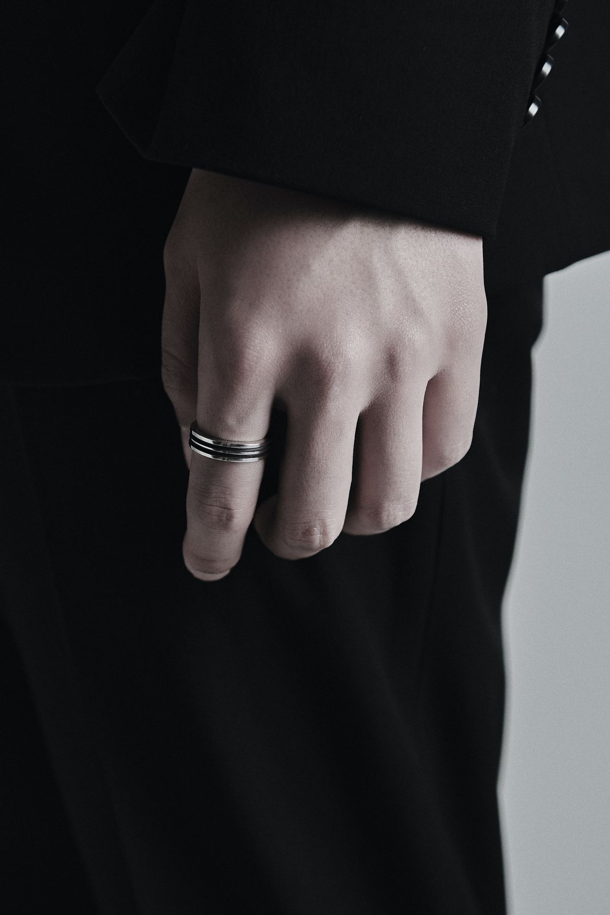 오버더라인(OVER THE LINE) One line Thick Ring (Negative)