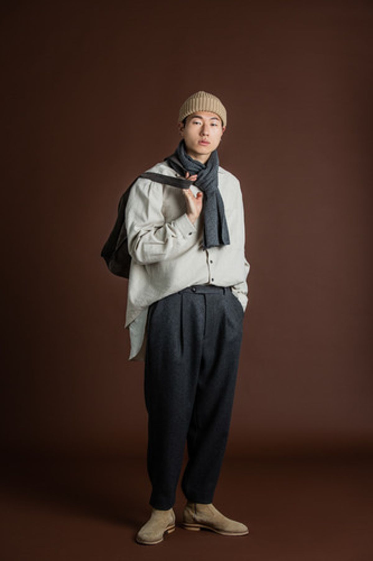 이즈(EEASEE) 스탠다드 팬츠 차콜