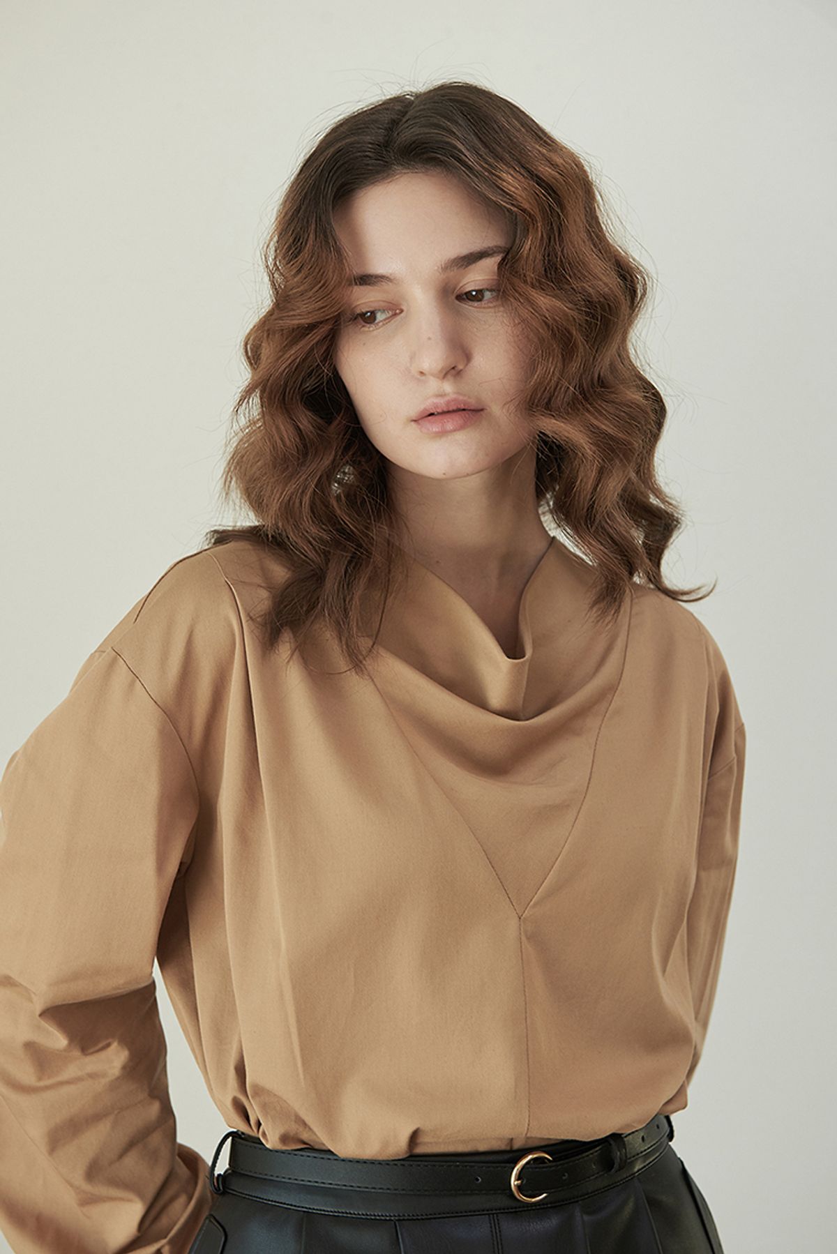 라비올렛트(LA VIOLETTE) Drape Neck Blouse