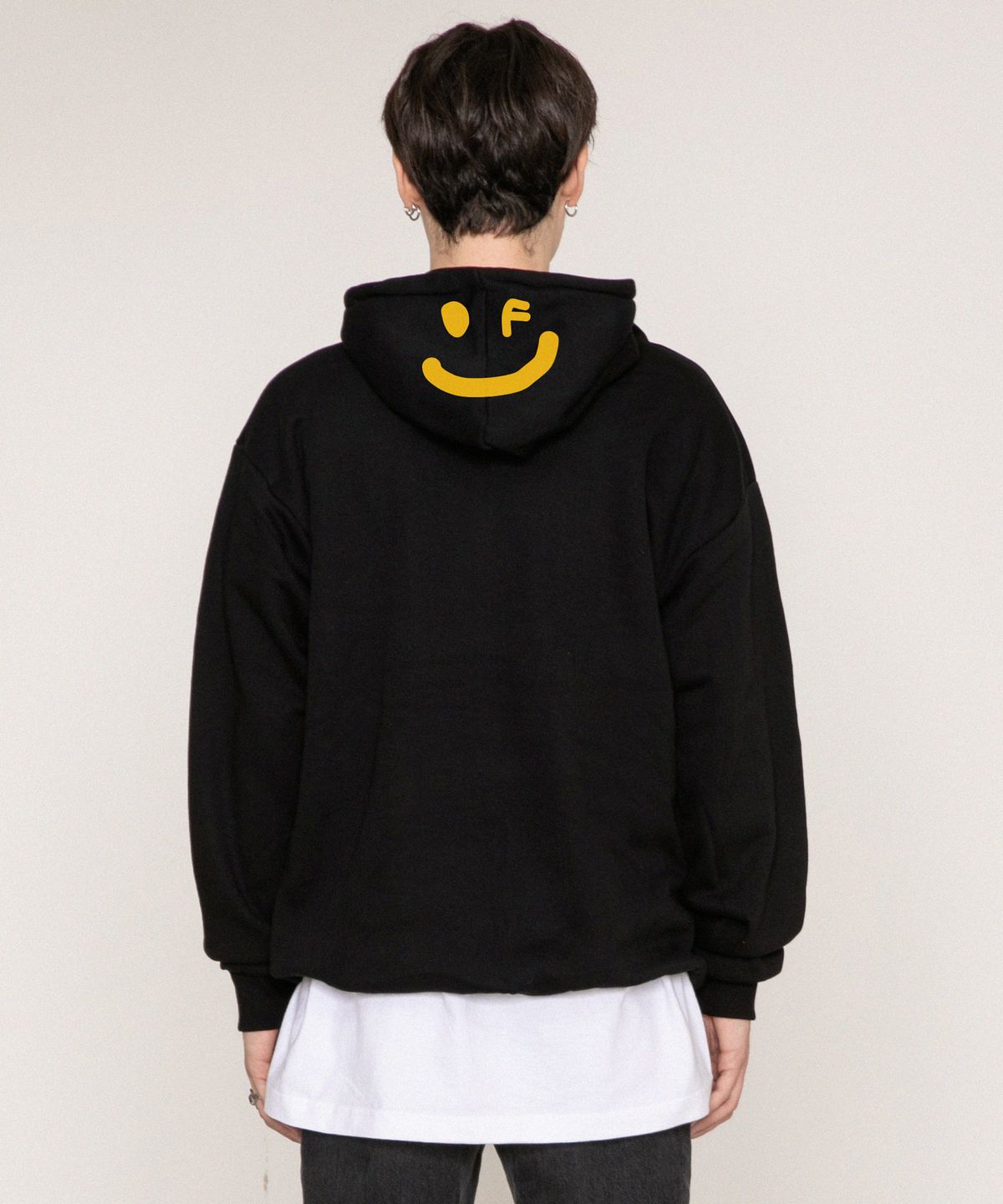 그레이버(GRAVER) [UNISEX]후드 백드로잉 스마일 후드티_블랙
