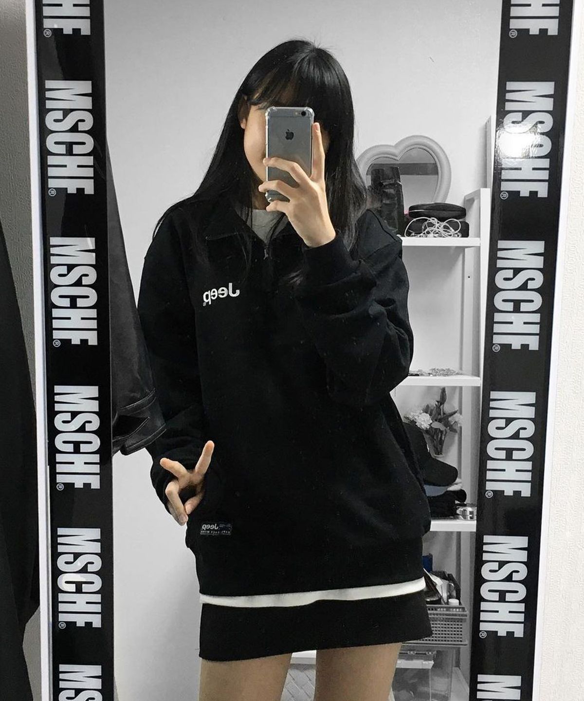 지프(JEEP) [360g] M-Logo 반집업 맨투맨 (JR5TSU838BK)