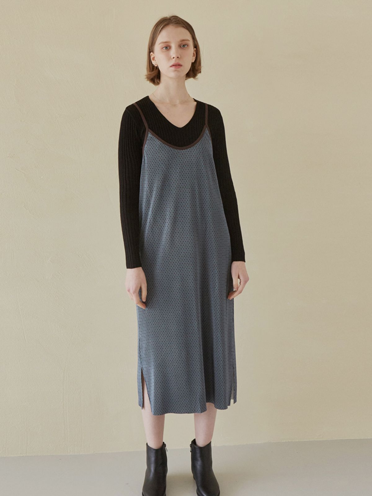 아방(AVANT-G) Daily V-neck Knit Pullover - Black