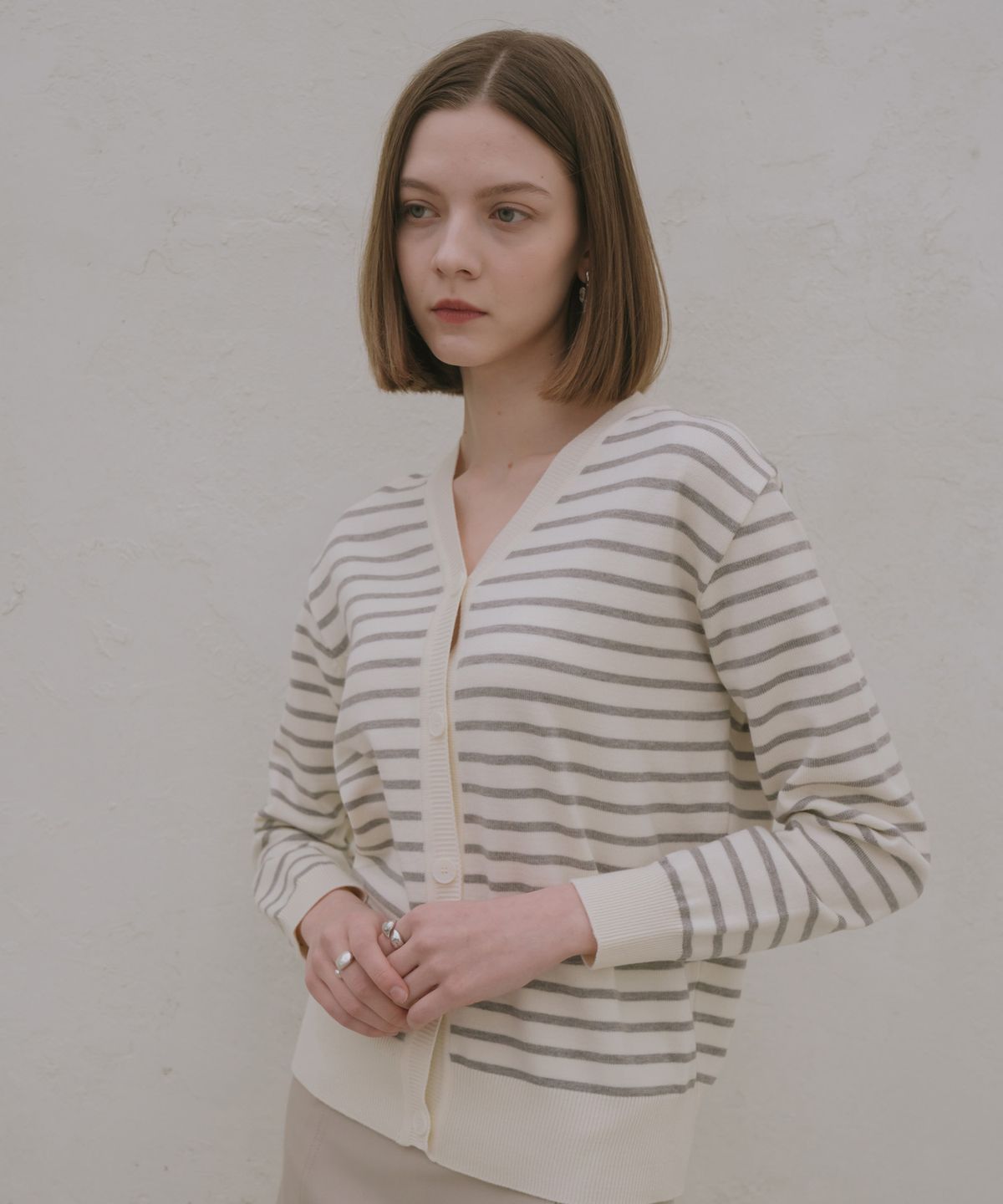 엽페(YUPPE) STRIPE CARDIGAN_IVORY