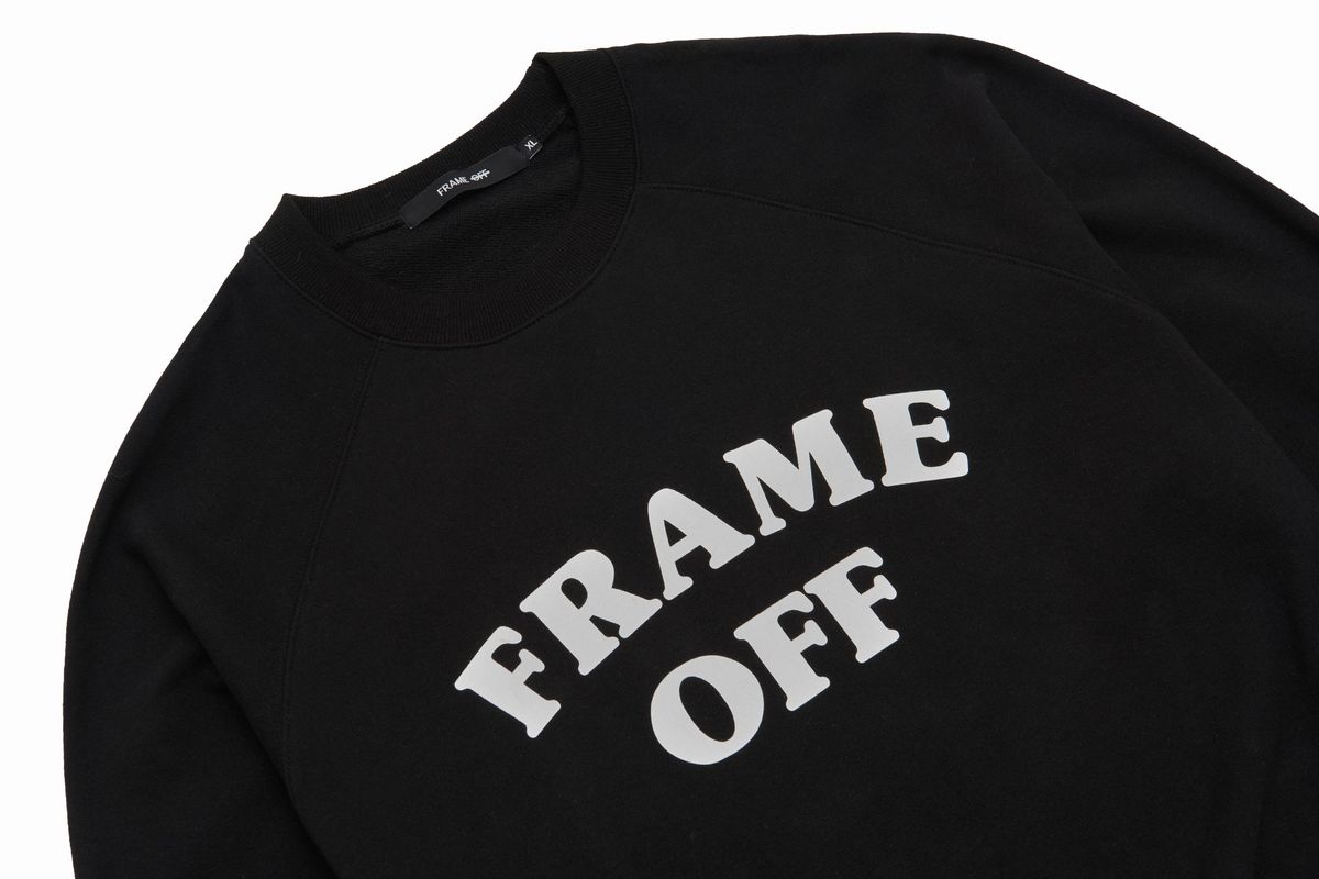 프레임 오프(FRAME OFF) 아치 로고 맨투맨 - 블랙