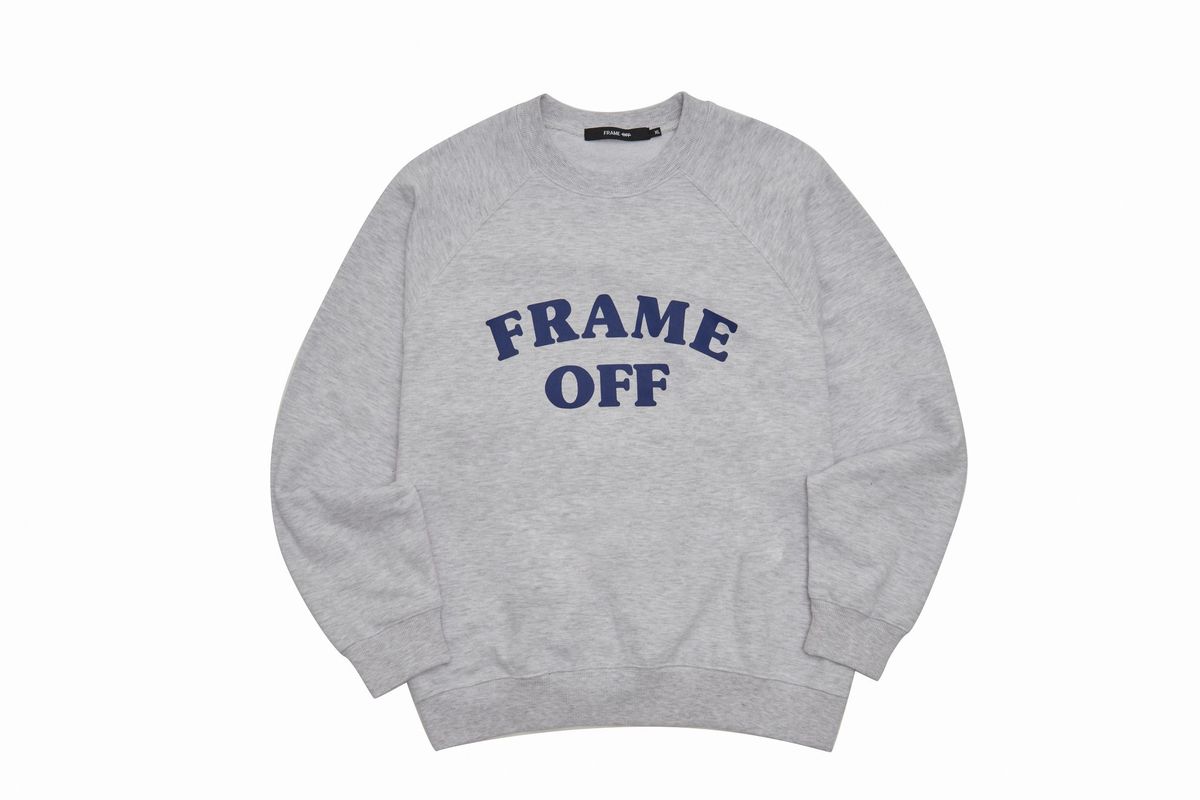 프레임 오프(FRAME OFF) 아치 로고 맨투맨 - 라이트 그레이