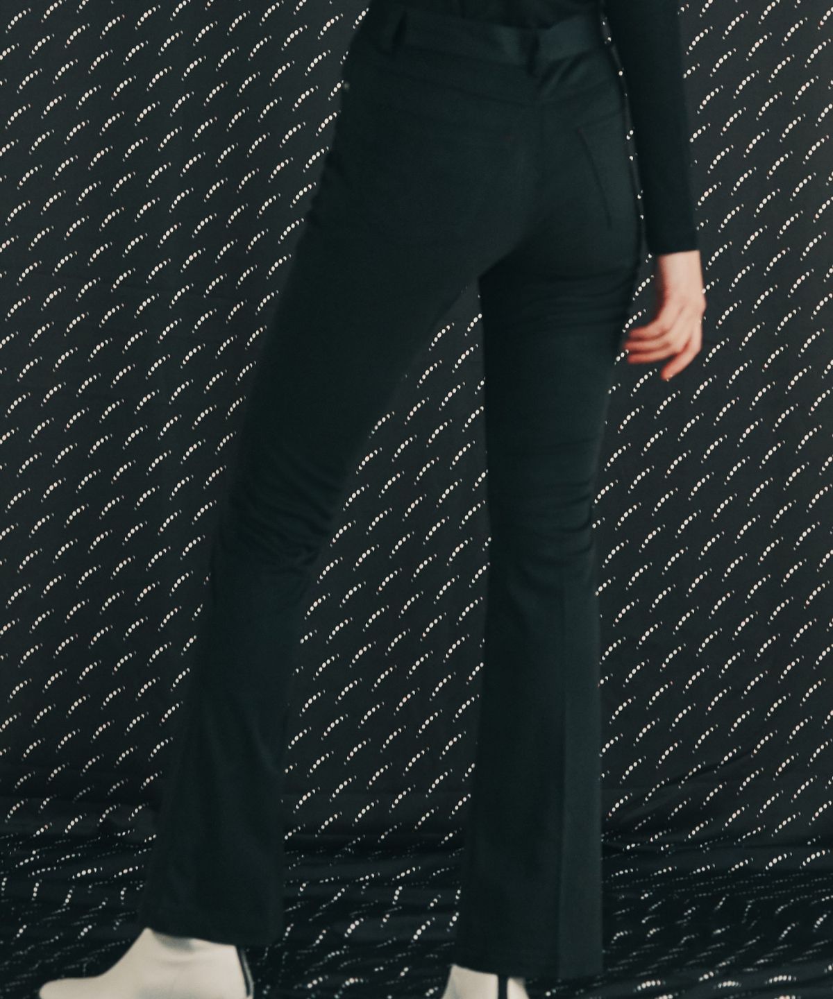 룬케이브(LUNECAVE) SLIM BOOT-CUT BLACK SUEDE PANTS WOMEN_슬림 부츠컷 블랙 스웨이드 팬츠