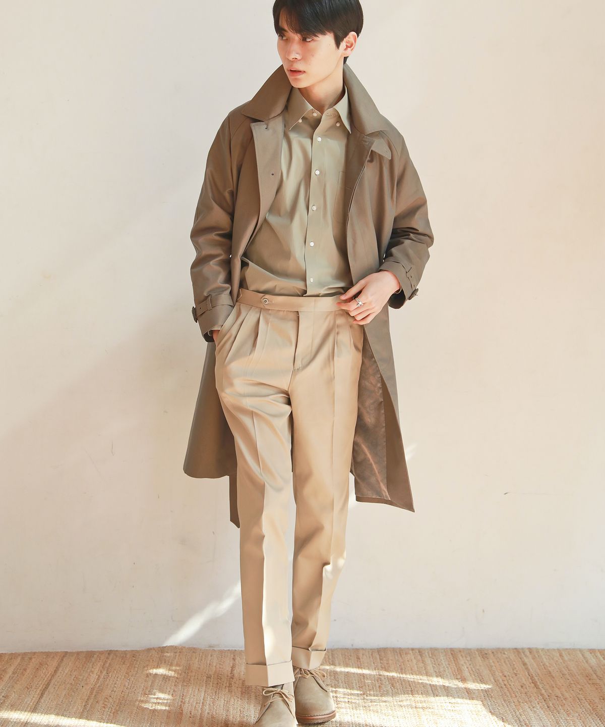 벨리프(BELLIEF) Essential Gaberdine cotton two tuck adjust chino (Khaki)