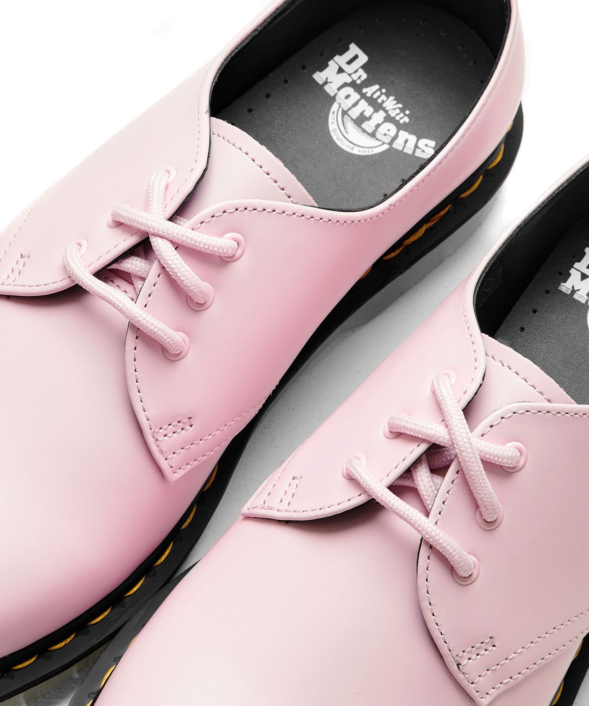 닥터마틴(DR.MARTENS) 1461 3홀 아이스드 페일 핑크 스무스 / 26651322