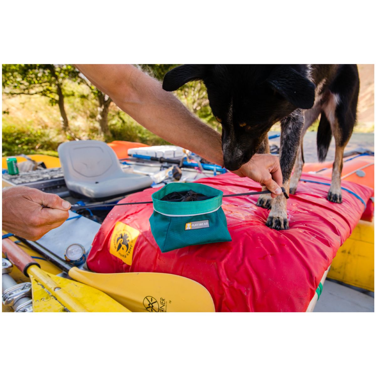 러프웨어(RUFFWEAR) 퀸쳐 신치 탑 접이식 휴대용 식기(Quencher Cinch Top™ Bowl)