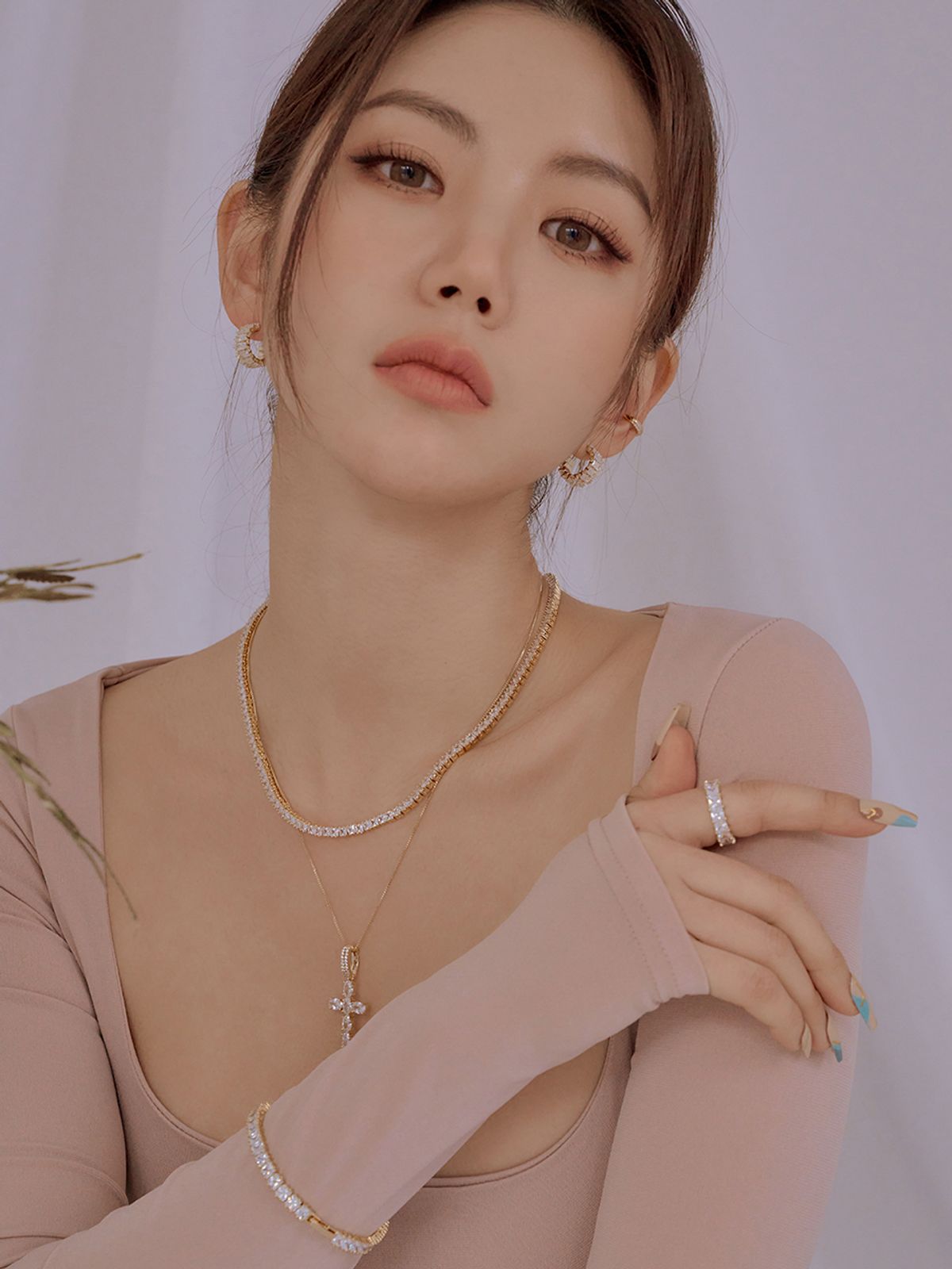 마씨에르(MACIER) 디케 십자가 목걸이 (골드)