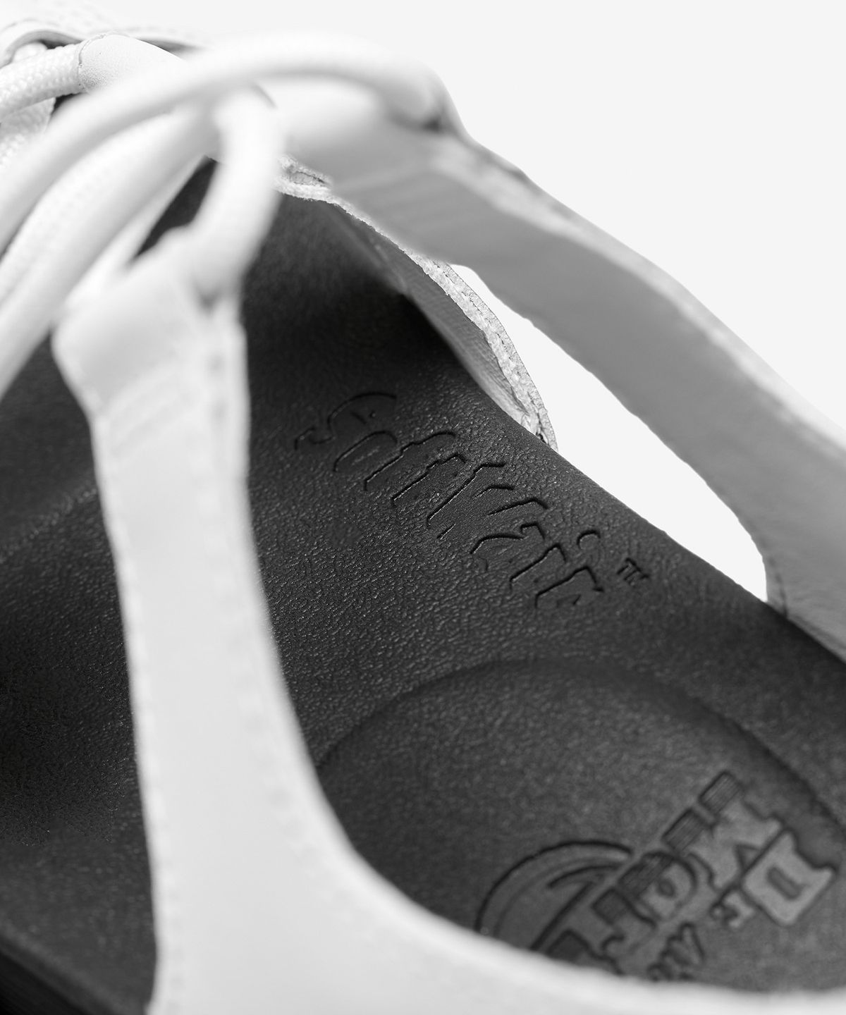 닥터마틴(DR.MARTENS) 나틸라 화이트 샌들 / 24641100