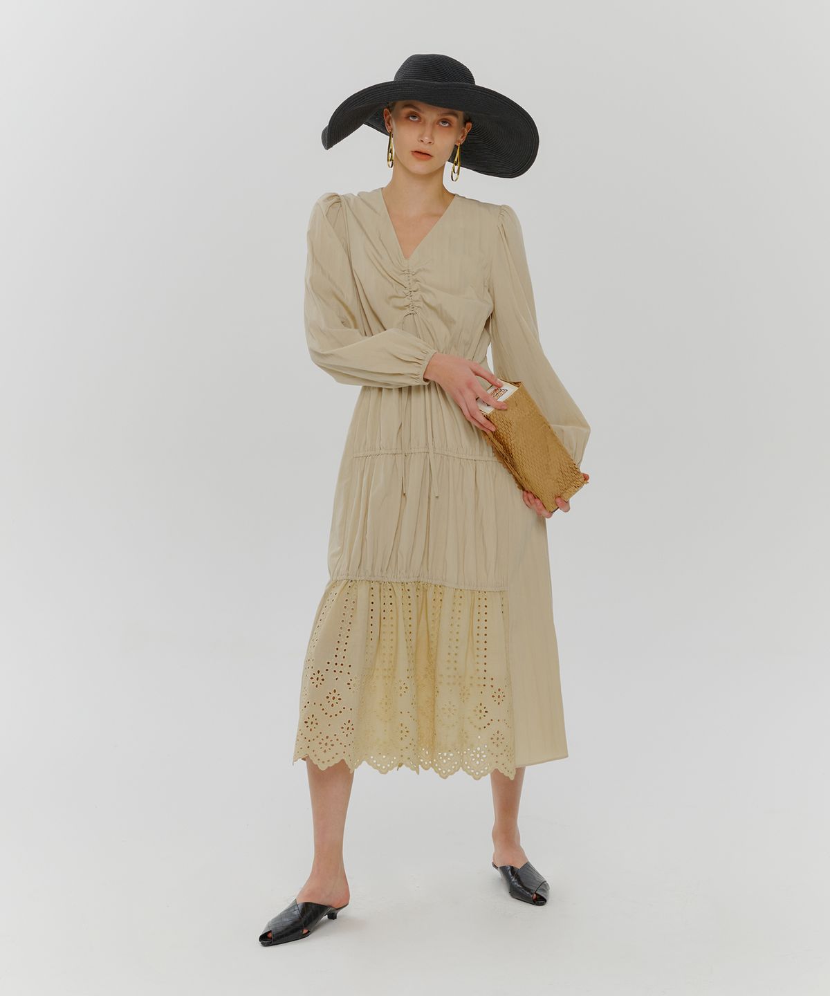 에트몽(ETMON) Stair Shirring Punching Dress  Light Beige