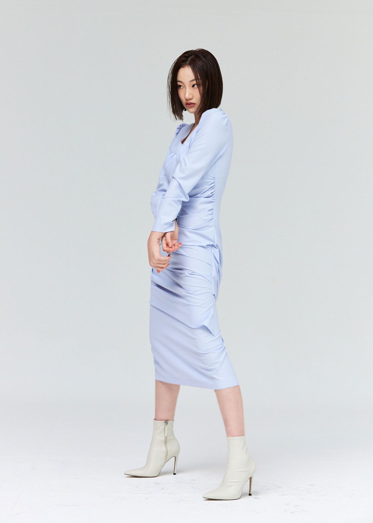 온웨어(ONWEAR) 브이넥 셔링 드레스 - 스카이블루