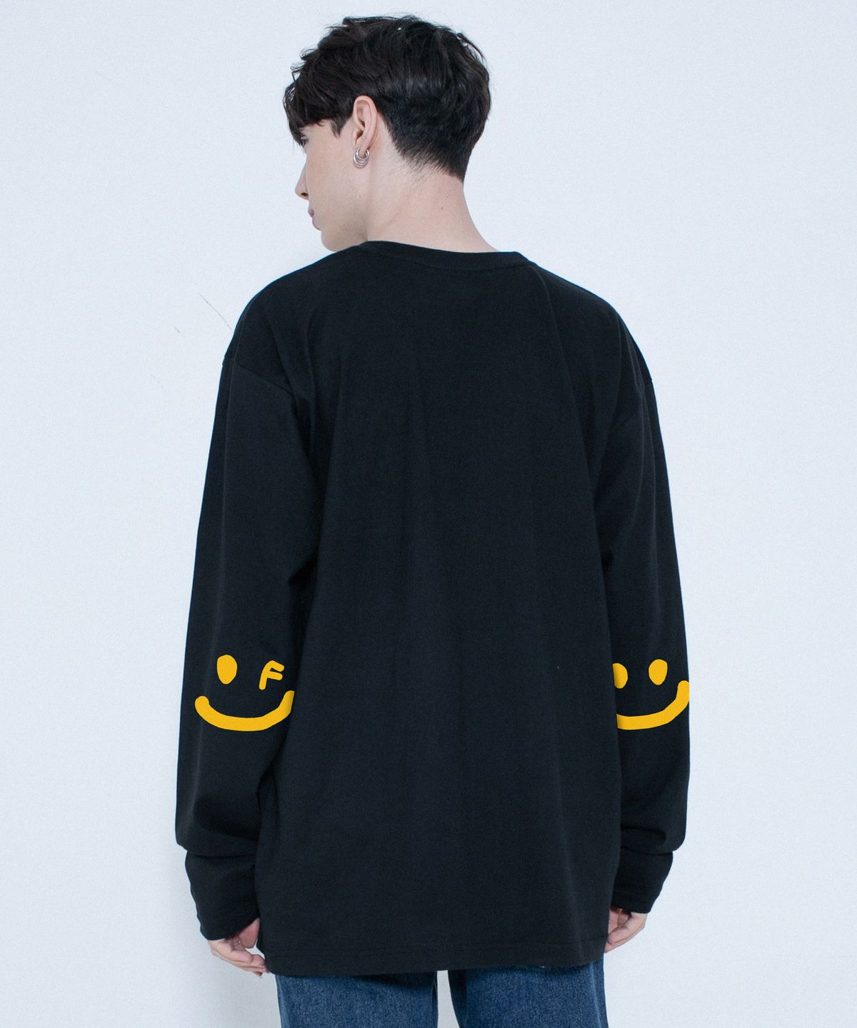 그레이버(GRAVER) [UNISEX]엘보우 드로잉 스마일 롱슬리브_블랙