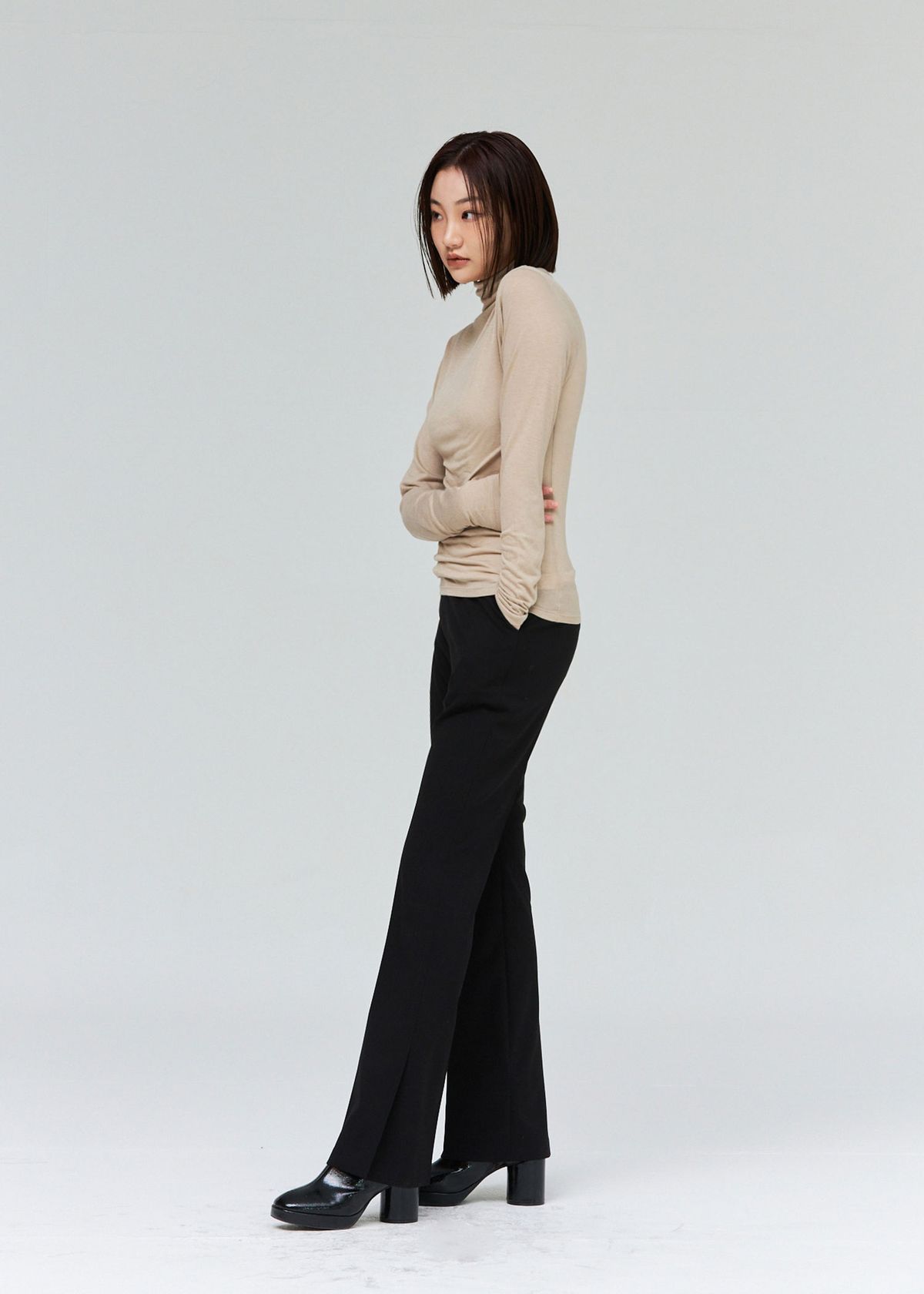 온웨어(ONWEAR) 슬림 터틀넥 티셔츠