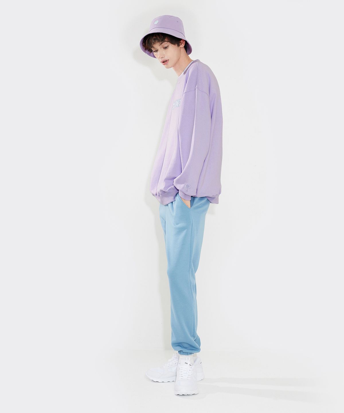 에이오엑스(AOX) Sporty Logo sweatshirt(Oversize fit) Lavender