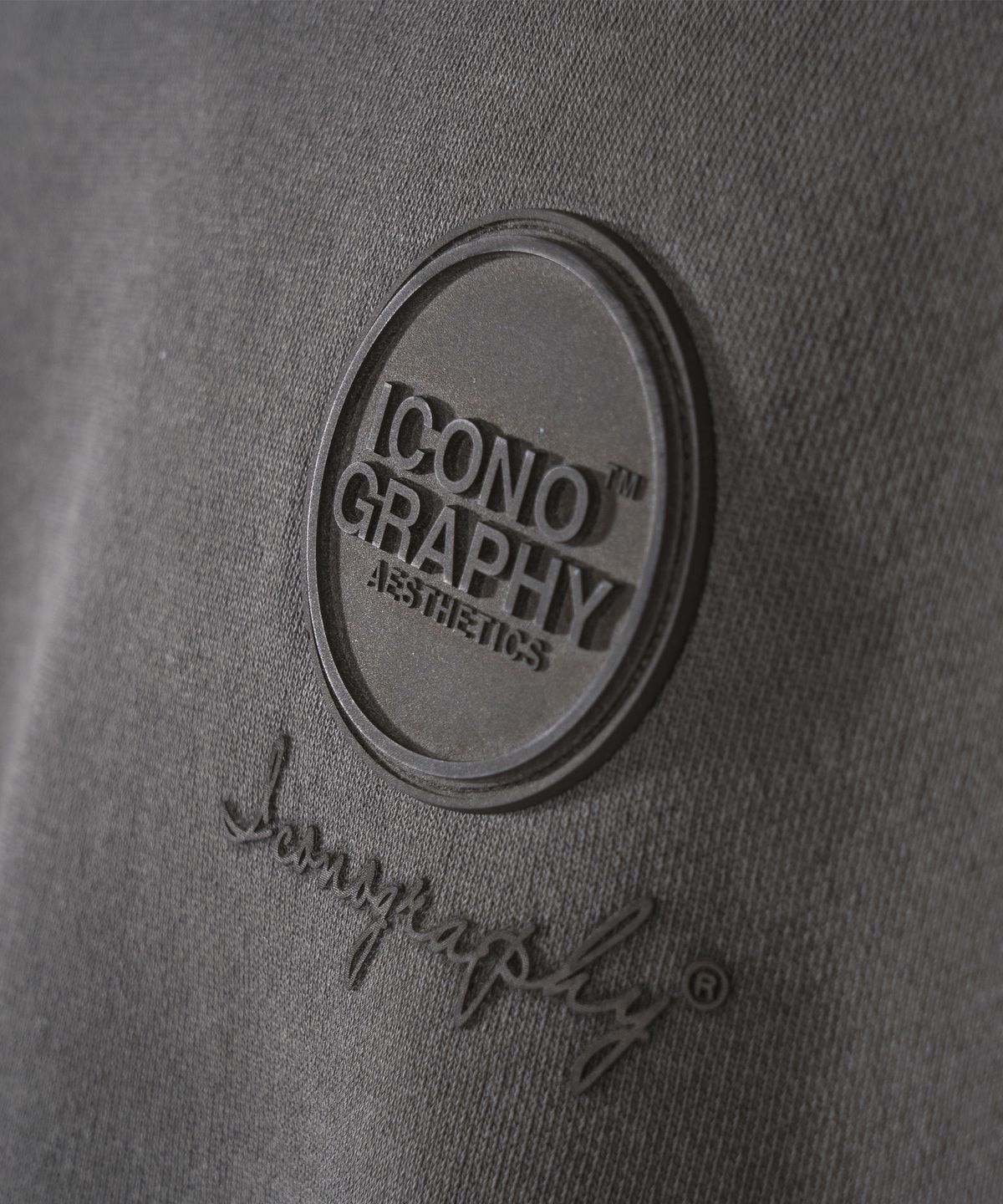 아이코노그라피(ICONOGRAPHY) PIGMENT HEAVY COTTON EMBLEM VOLUME PRINT DBK