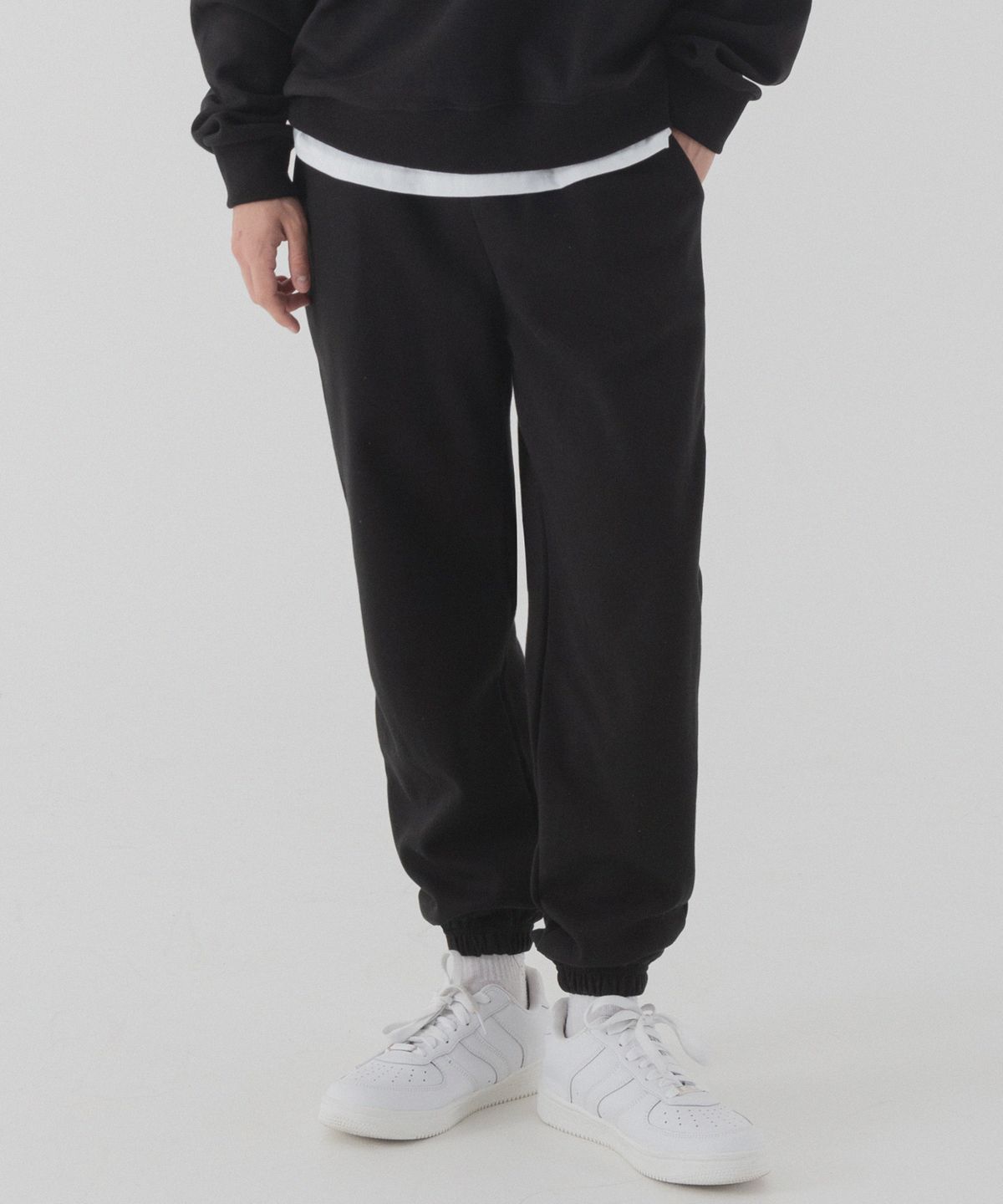 피아네르(PIANER) 에센셜 조거 스웨트팬츠 (black)