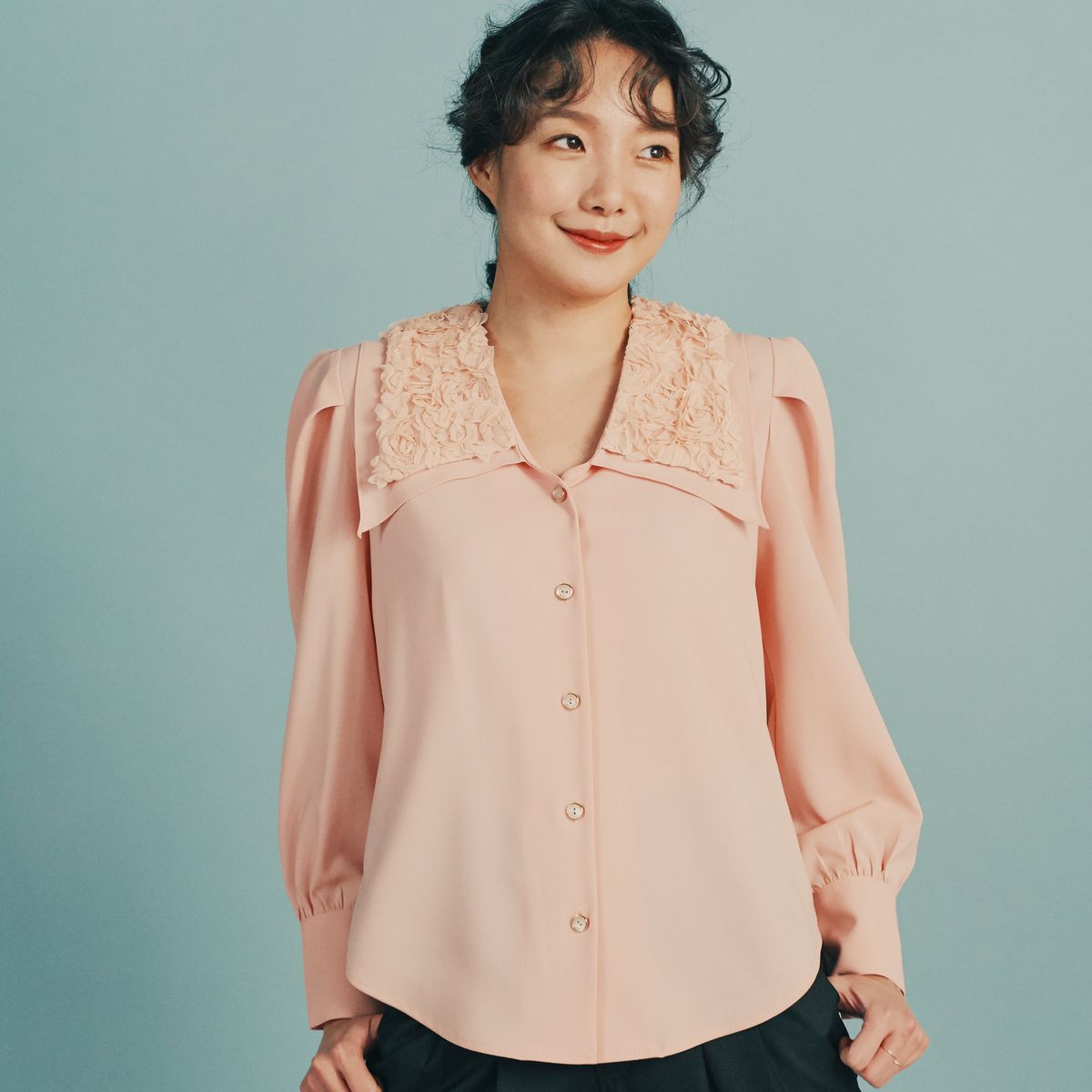 프린제이(PREENJ) 이중카라 터크 블라우스