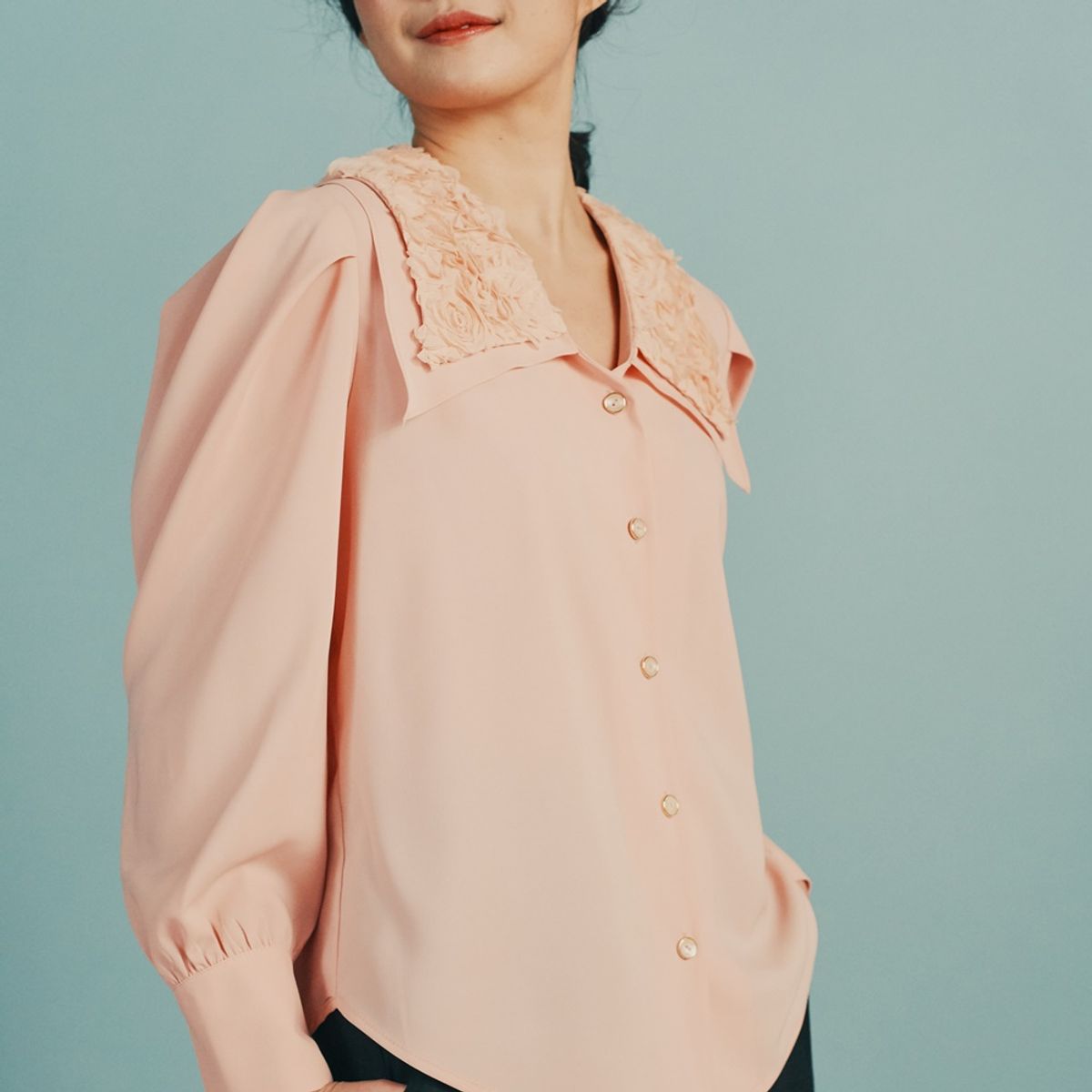 프린제이(PREENJ) 이중카라 터크 블라우스