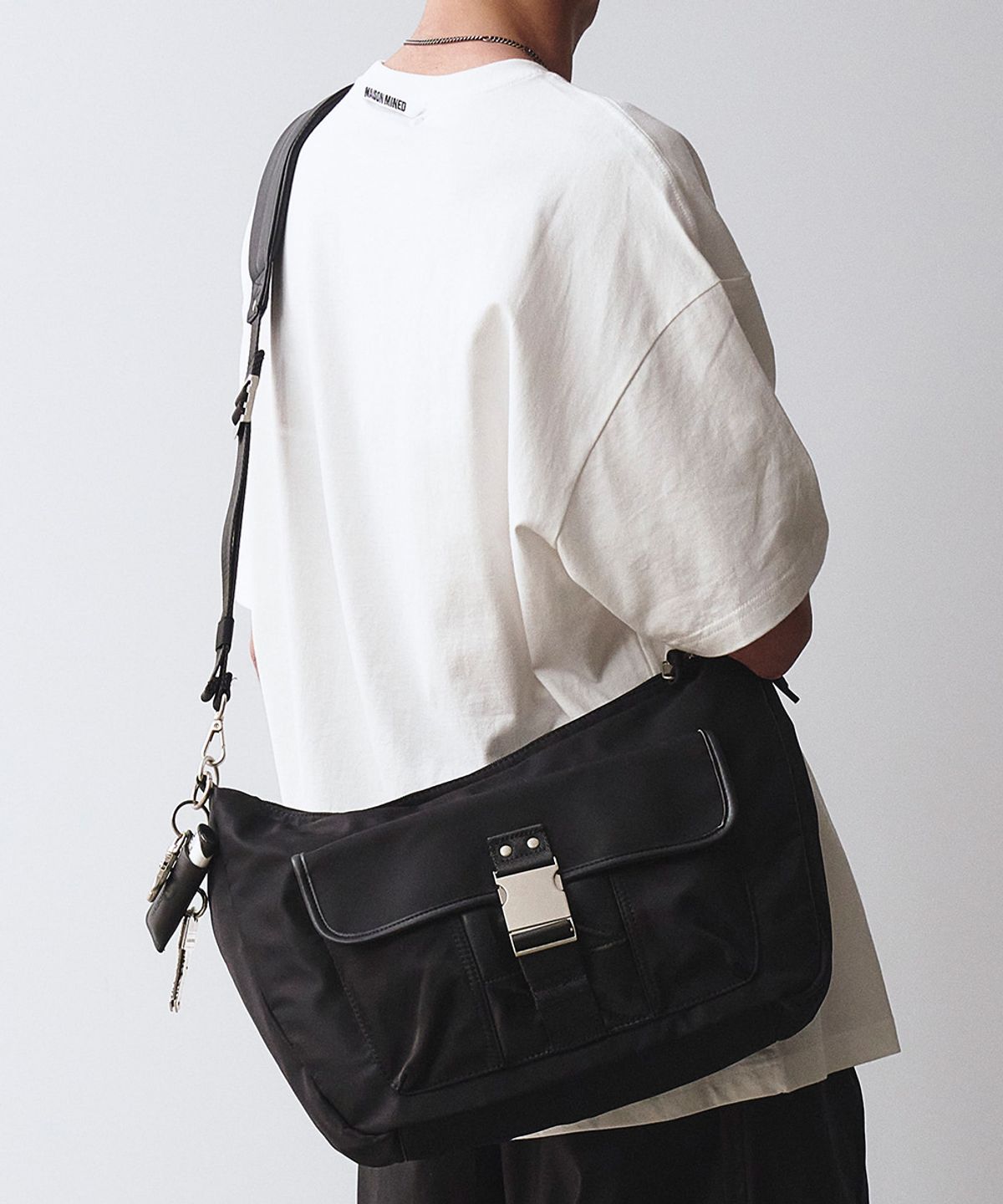 메종미네드(MAISON MINED) BUCKLE STRAP HOBO BAG