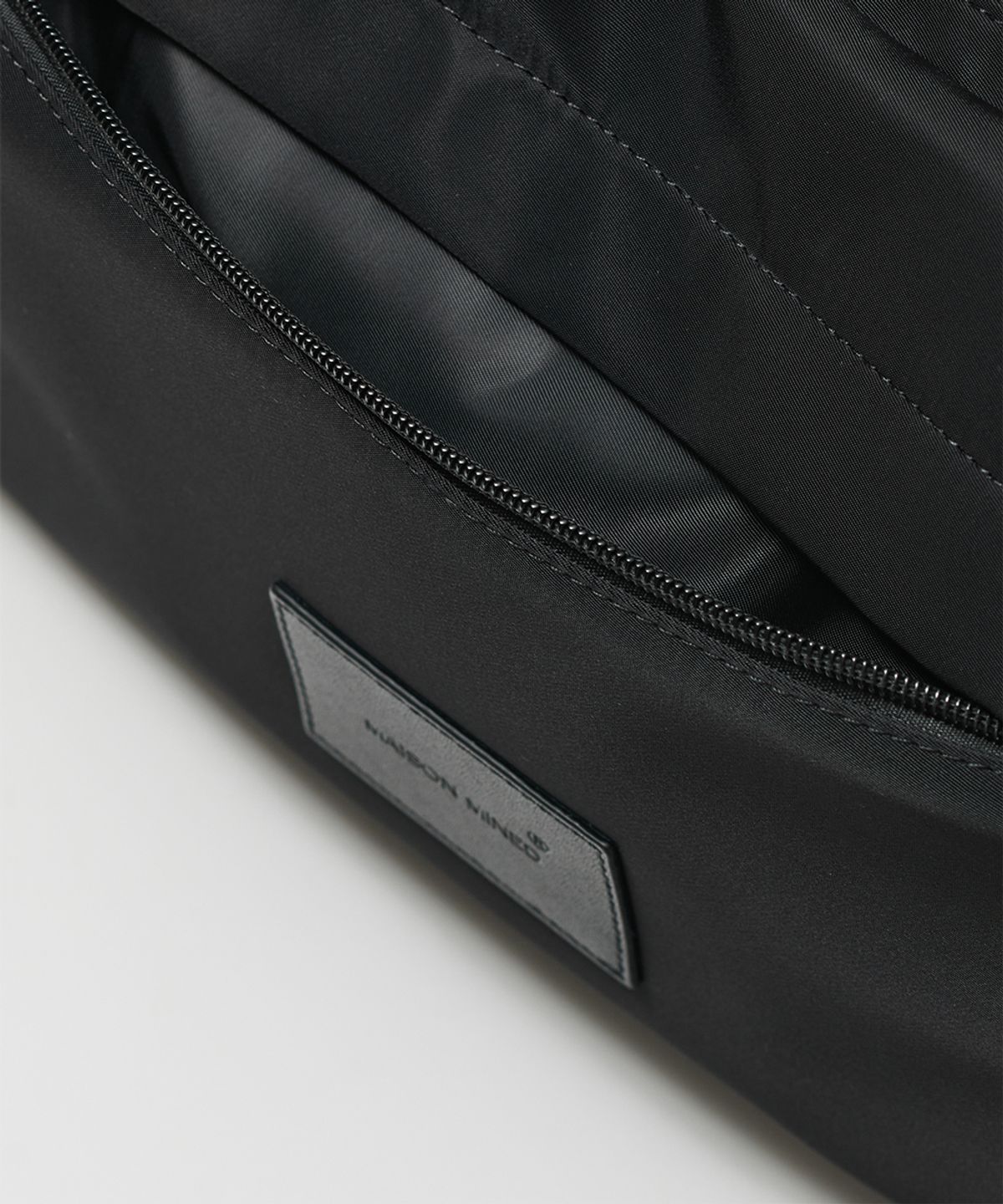 메종미네드(MAISON MINED) BUCKLE STRAP HOBO BAG