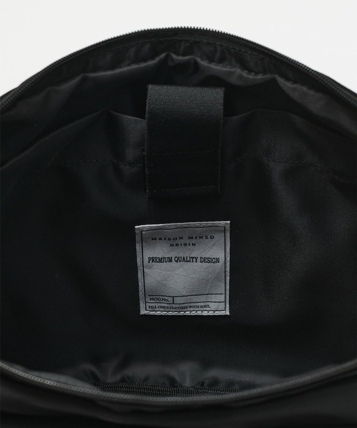 메종미네드(MAISON MINED) BUCKLE STRAP HOBO BAG