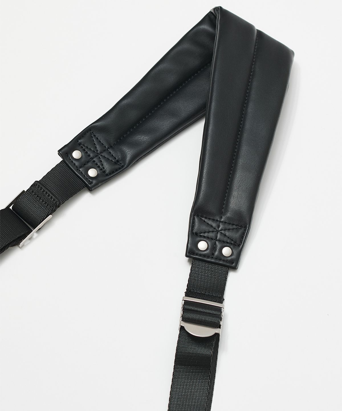 메종미네드(MAISON MINED) BUCKLE STRAP HOBO BAG