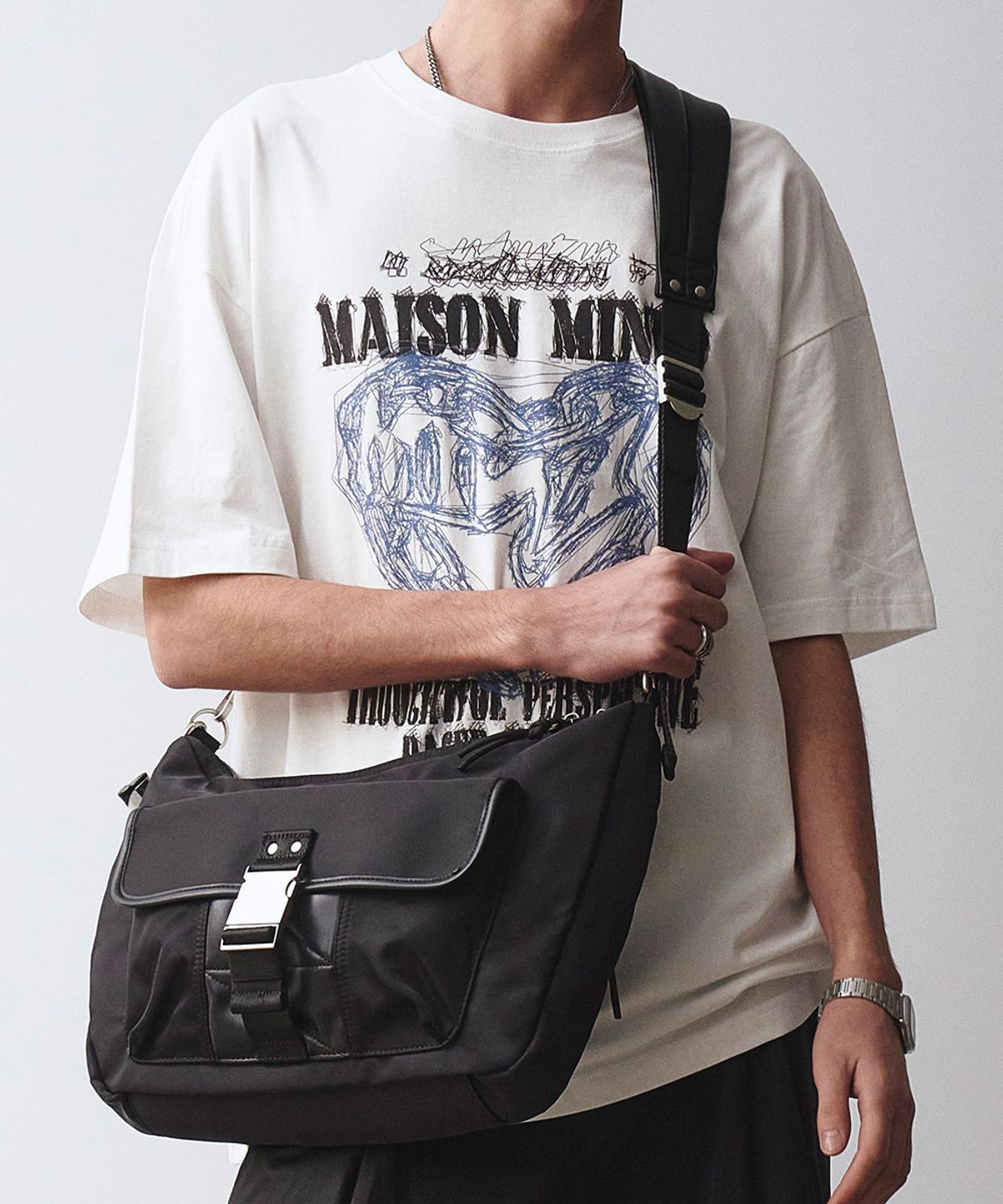 메종미네드(MAISON MINED) BUCKLE STRAP HOBO BAG