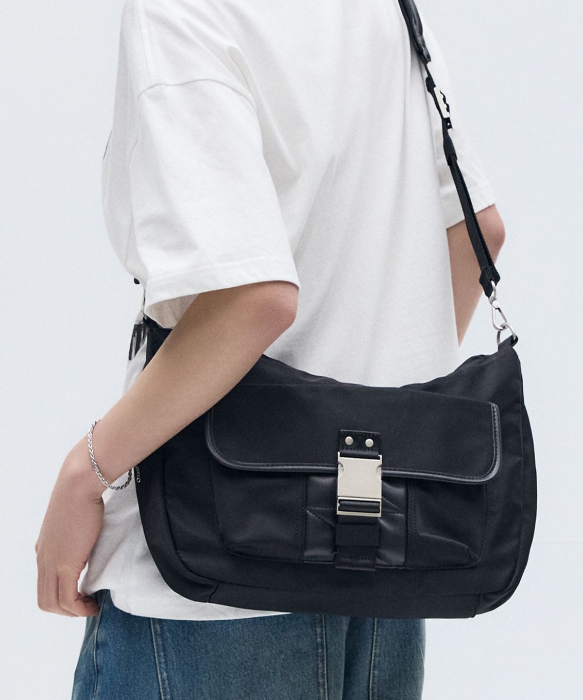 메종미네드(MAISON MINED) BUCKLE STRAP HOBO BAG