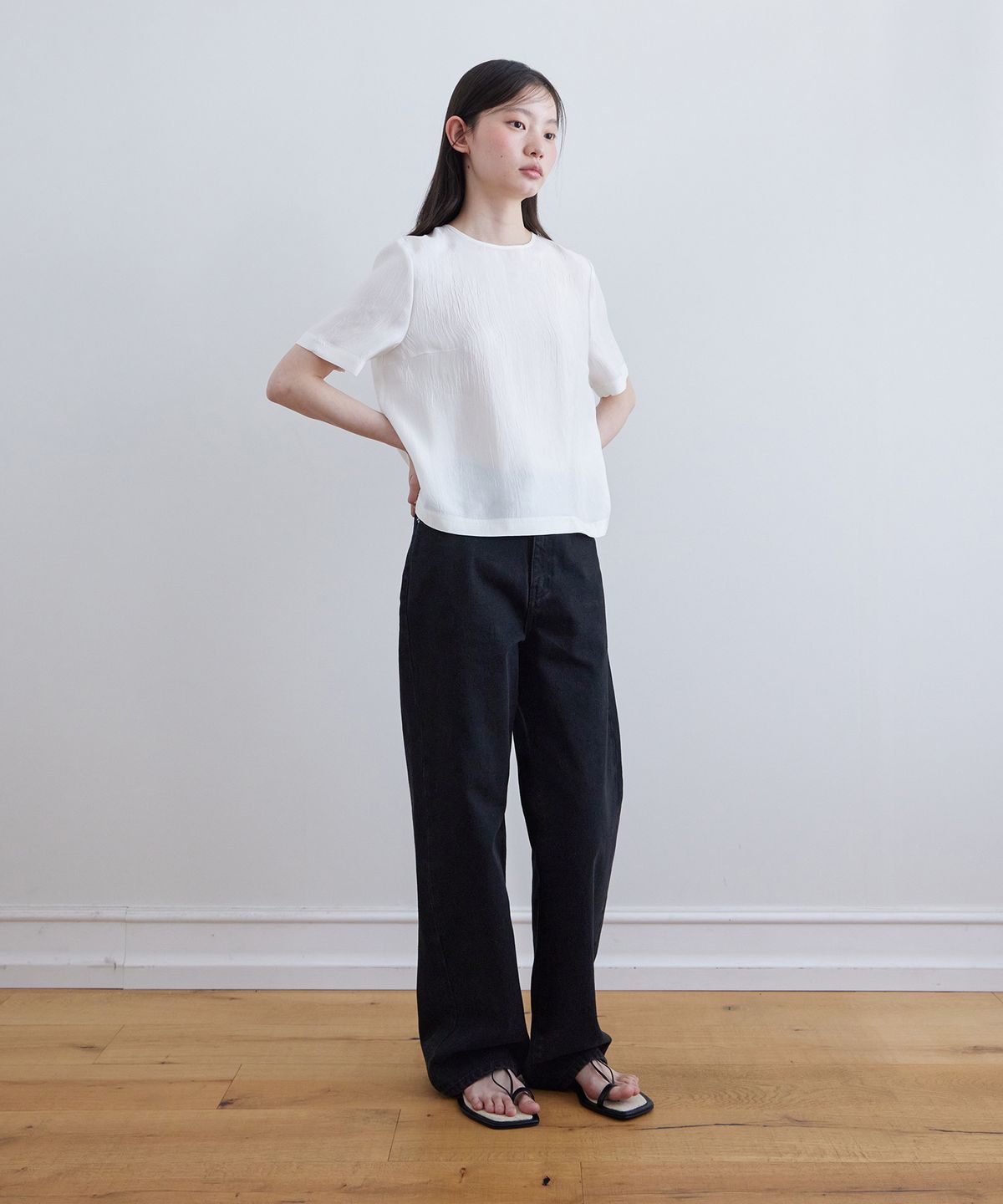 스텝어라운드(STEP AROUND) CRACK HALF SLEEVES BLOUSE_WHITE