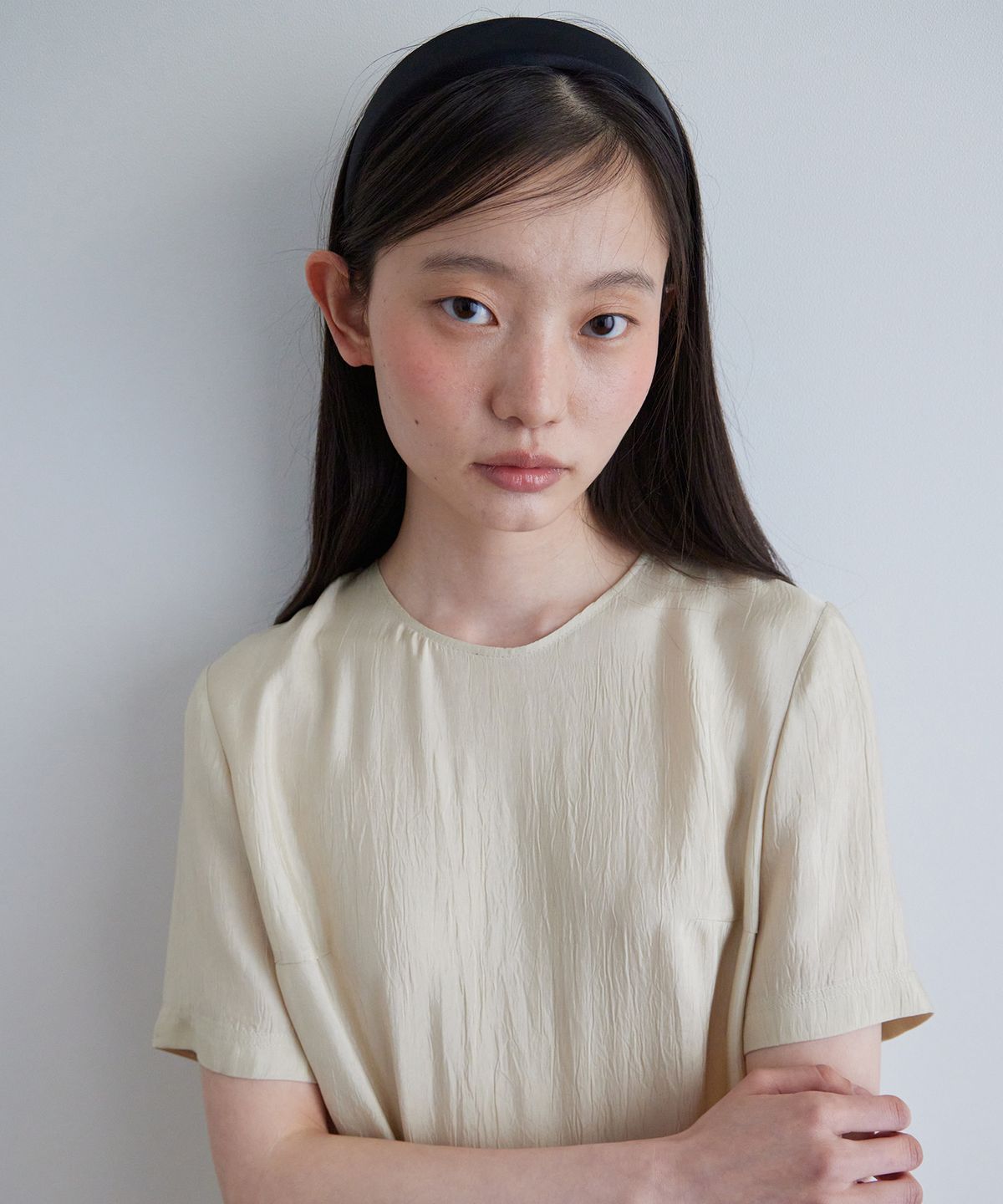 스텝어라운드(STEP AROUND) CRACK HALF SLEEVES BLOUSE_BEIGE
