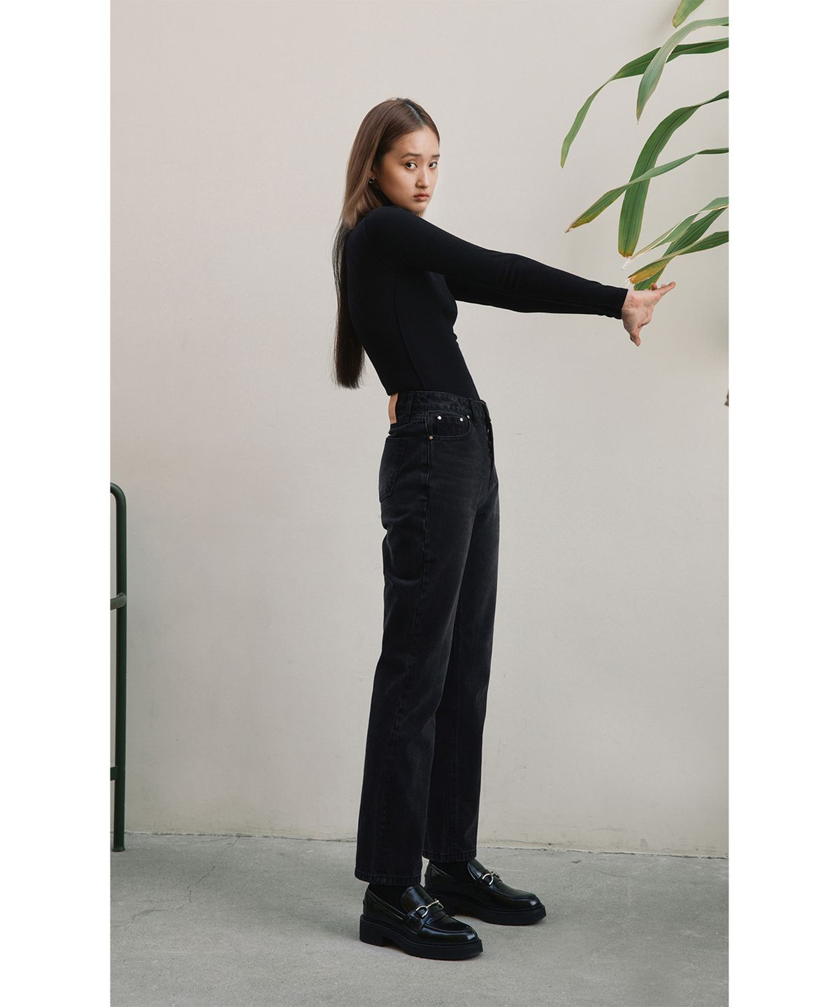 얼킨(ULKIN) 클래식 스트레이트 진_블랙 데님